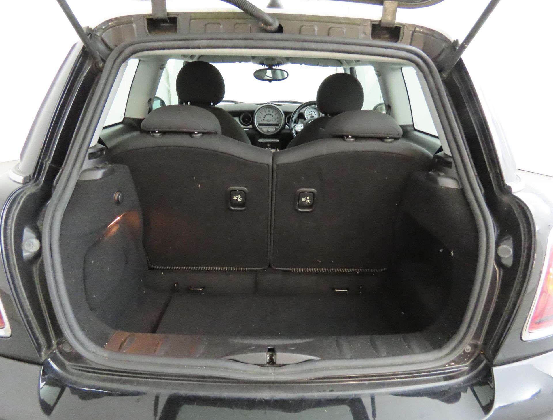 2010 Mini Cooper 1.6 3 Door Hatchback - CL505 - NO VAT ON THE HAMMER - Location: Corby, - Image 11 of 12