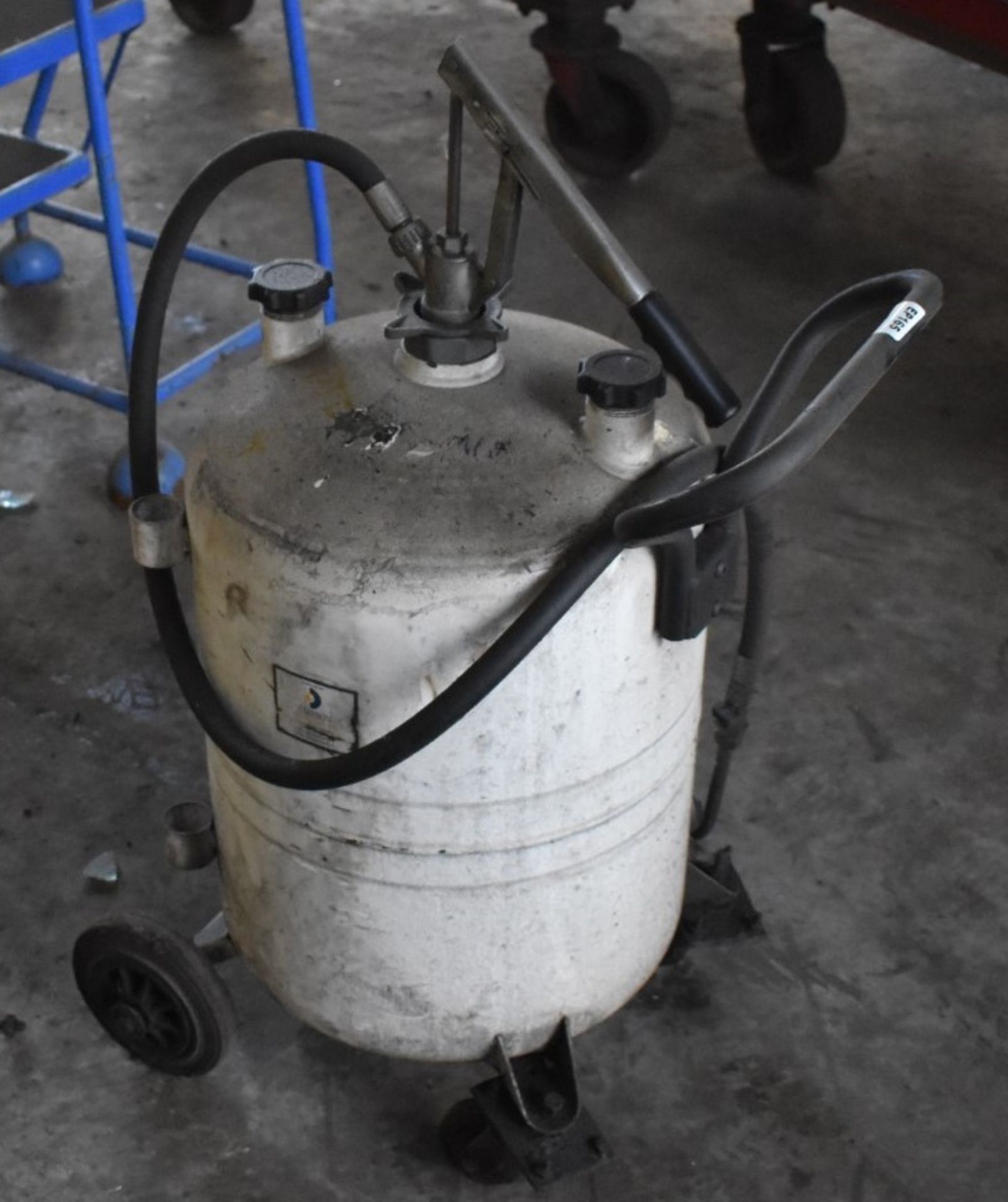 1 x Harrison Oil Dispenser With Pump and Trolley - Ref EP185 - CL451 - Location: Scunthorpe, DN15 - Image 4 of 4