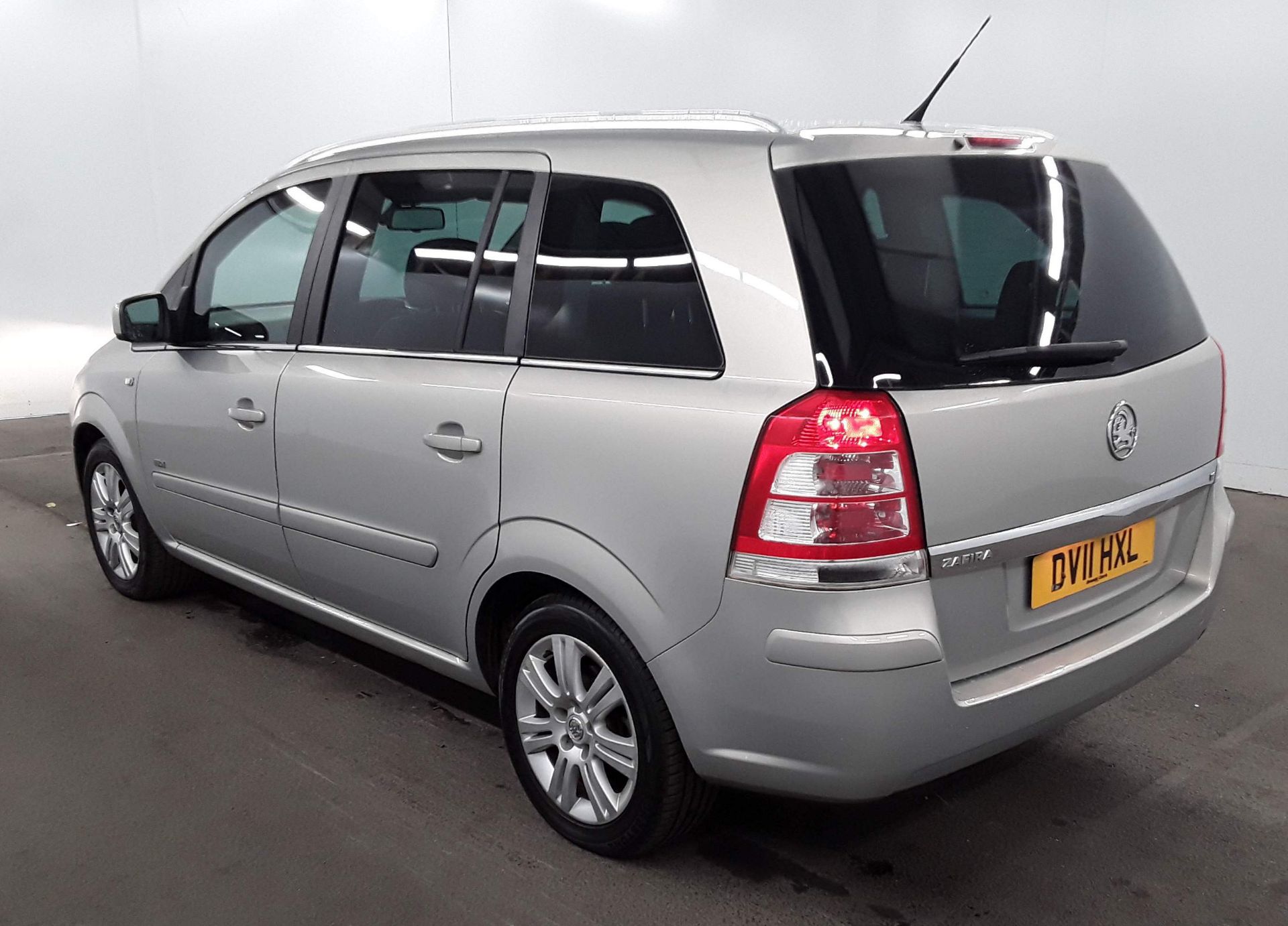 2011 Vauxhall Zafira 1.8 Design 5 Door MPV - CL505 - NO VAT ON THE HAMMER - Location: Corby - Image 9 of 12