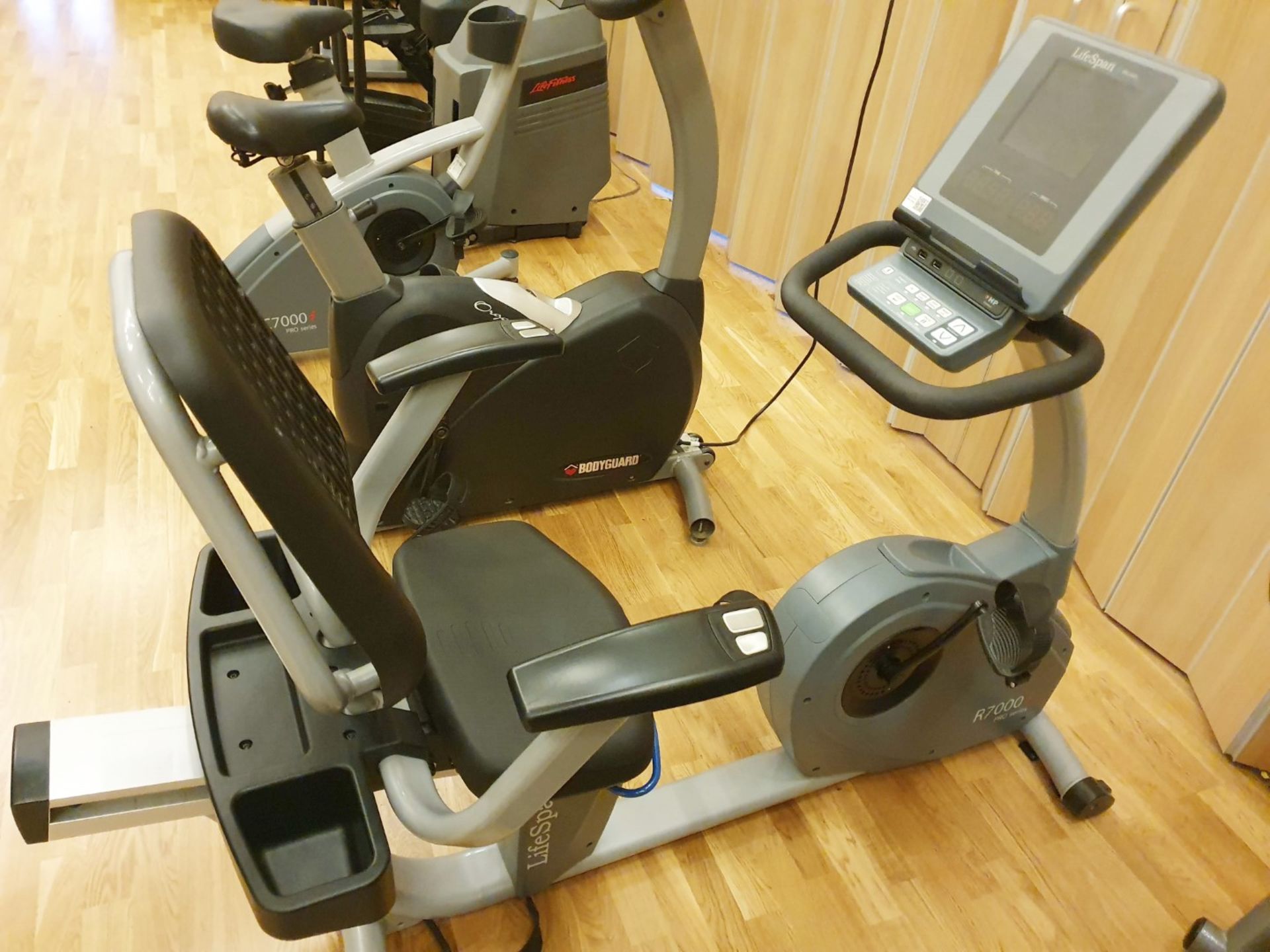 1 x Lifespan R7000 Pro Series Excercise Bike With USB Connectivity - Approx RRP £1,500 - CL552 - - Image 6 of 6