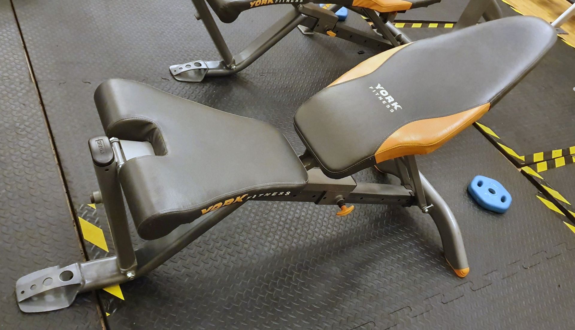 1 x York Weight Lifting Bench - CL552 - Location: West Yorkshire - Image 2 of 4