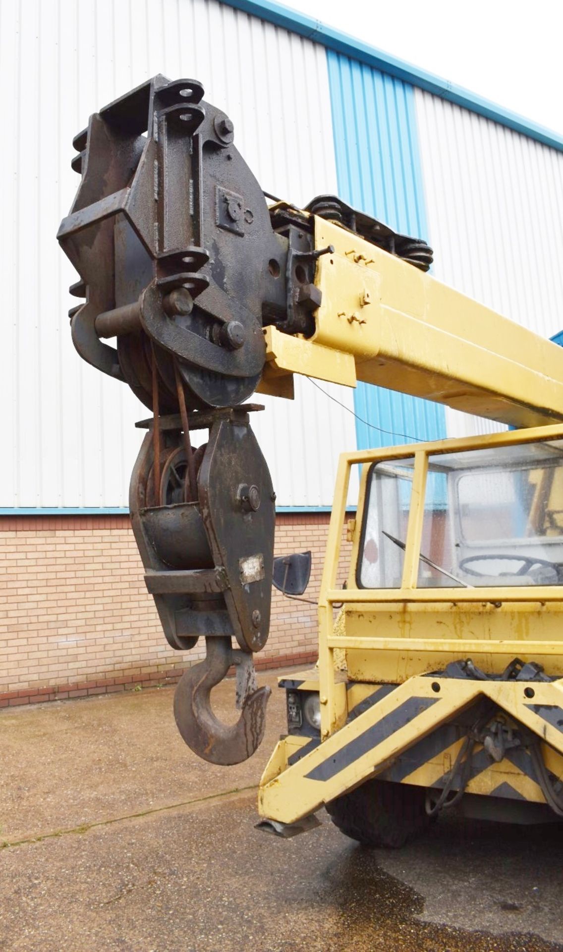 1 x Jones Mobile Diesel Crane With 10 Ton Capacity - NO VAT ON THE HAMMER! - Image 3 of 19