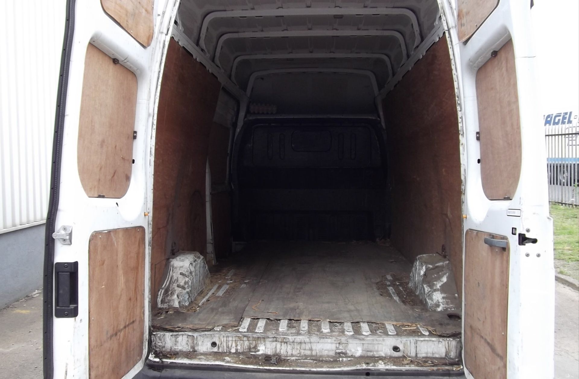2013 Ford Transit 350 125 LWB MR Panel Van - CL505 - NO VAT ON THE HAMMER - Location: Corby, Northam - Image 3 of 8