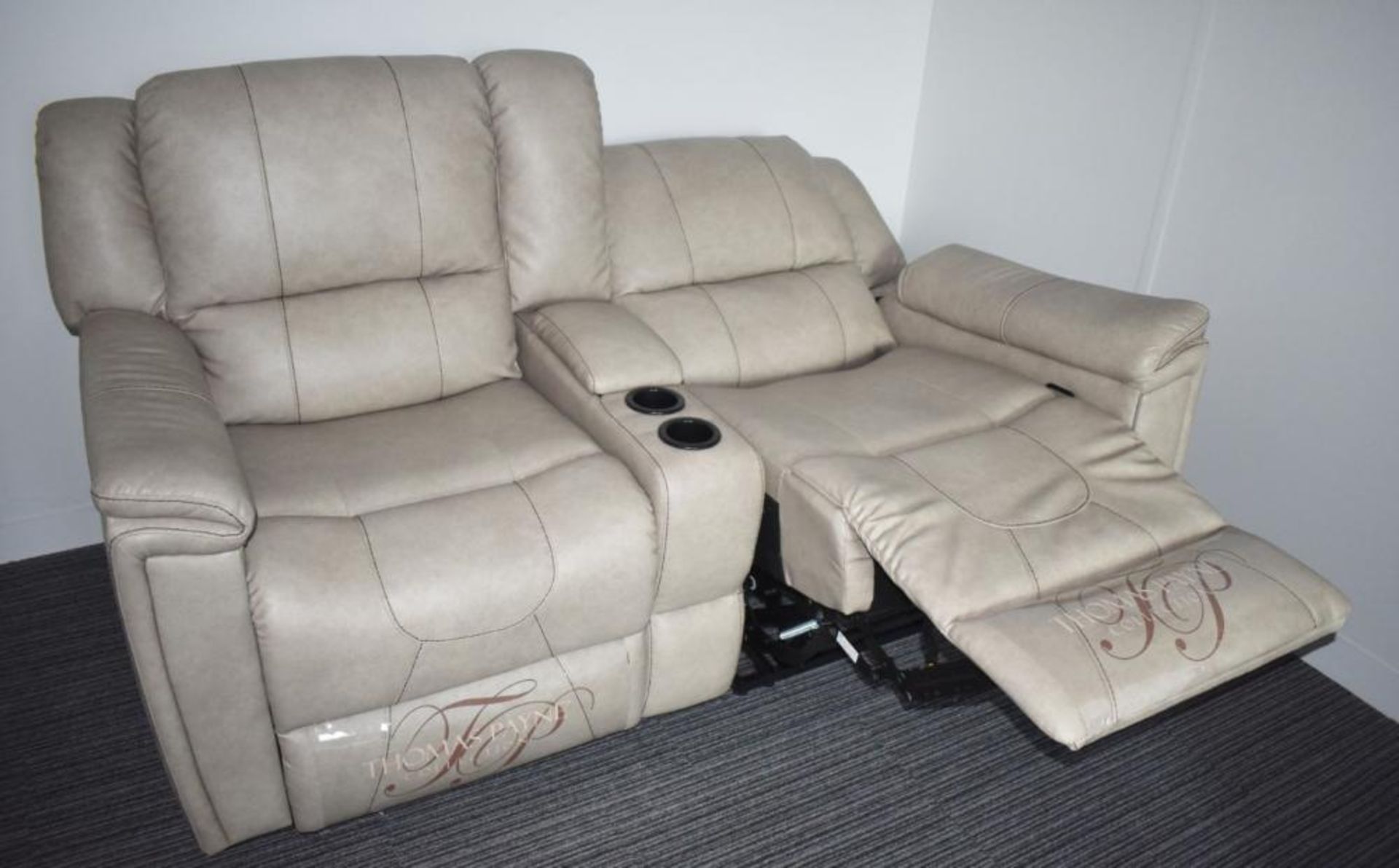 1 x Thomas Payne Reclining Wallhugger Theater Seating Love Seat Couch With Center Console and Grambl - Image 4 of 12