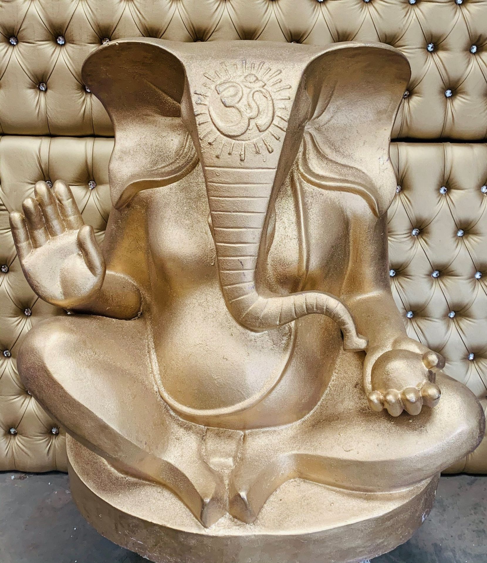 1 x Large Fibreglass Ganesh Statue - Dimensions: 102cm x 98cm