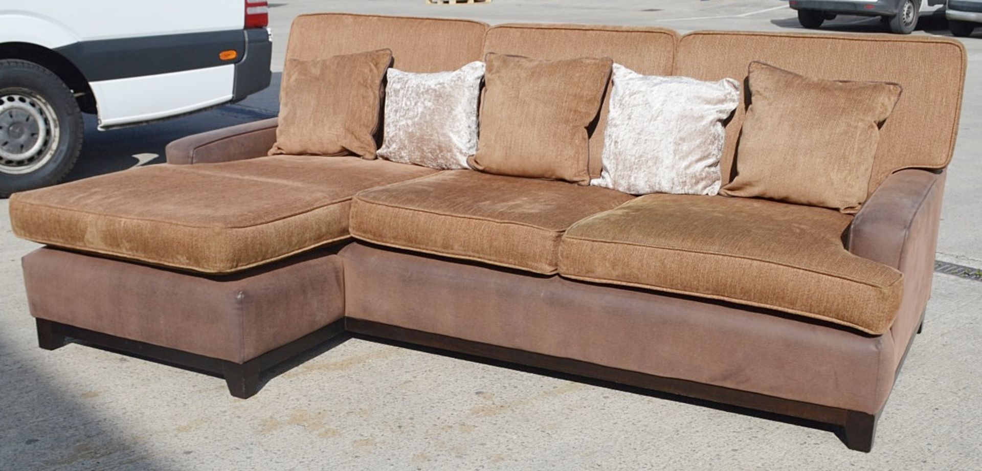 A Pair Of 2.5 Metre Wide Corner Sofas - Dimensions: W250 x D155 x D90cm / Seat Height 47cm - - Image 3 of 21