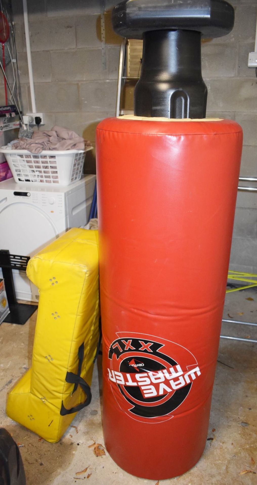 1 x Wave Master XXL Training Kick / Punch Bag With Weighted Base - RRP £380 - CL546 - Location: - Bild 2 aus 5