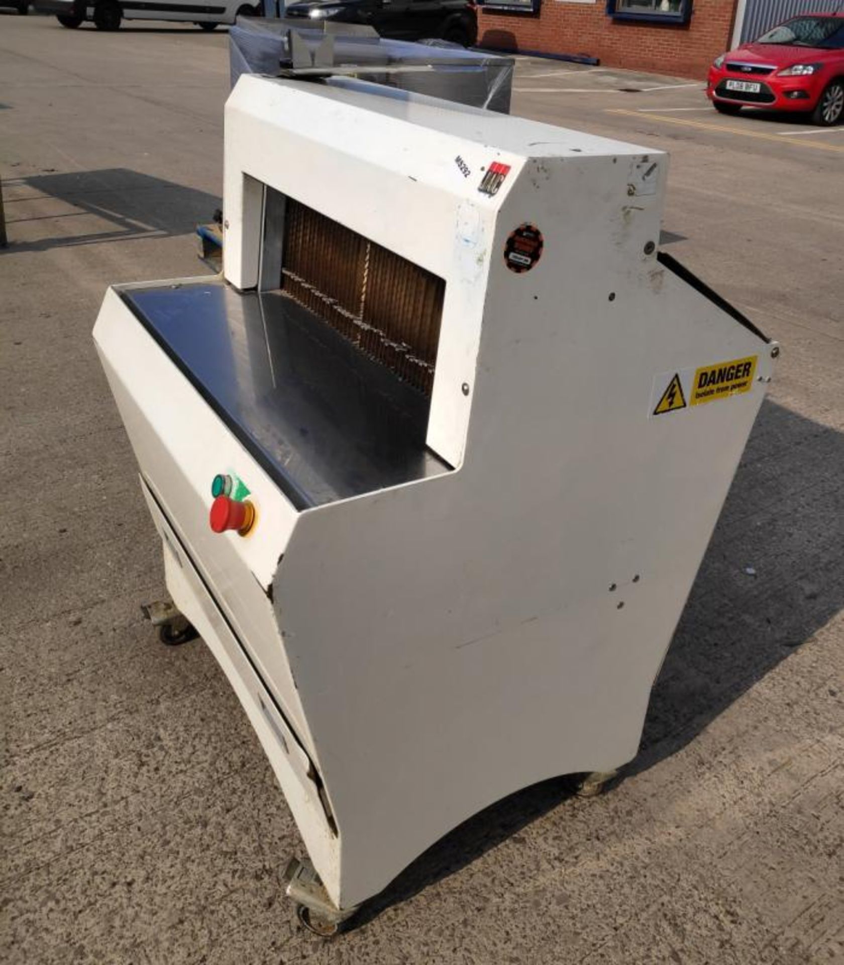 1 x JAC EEK 600/12 Single Phase Bread Slicer - Dimensions: 118L x 80H x 79W cm - Very Recently Remov - Image 4 of 14