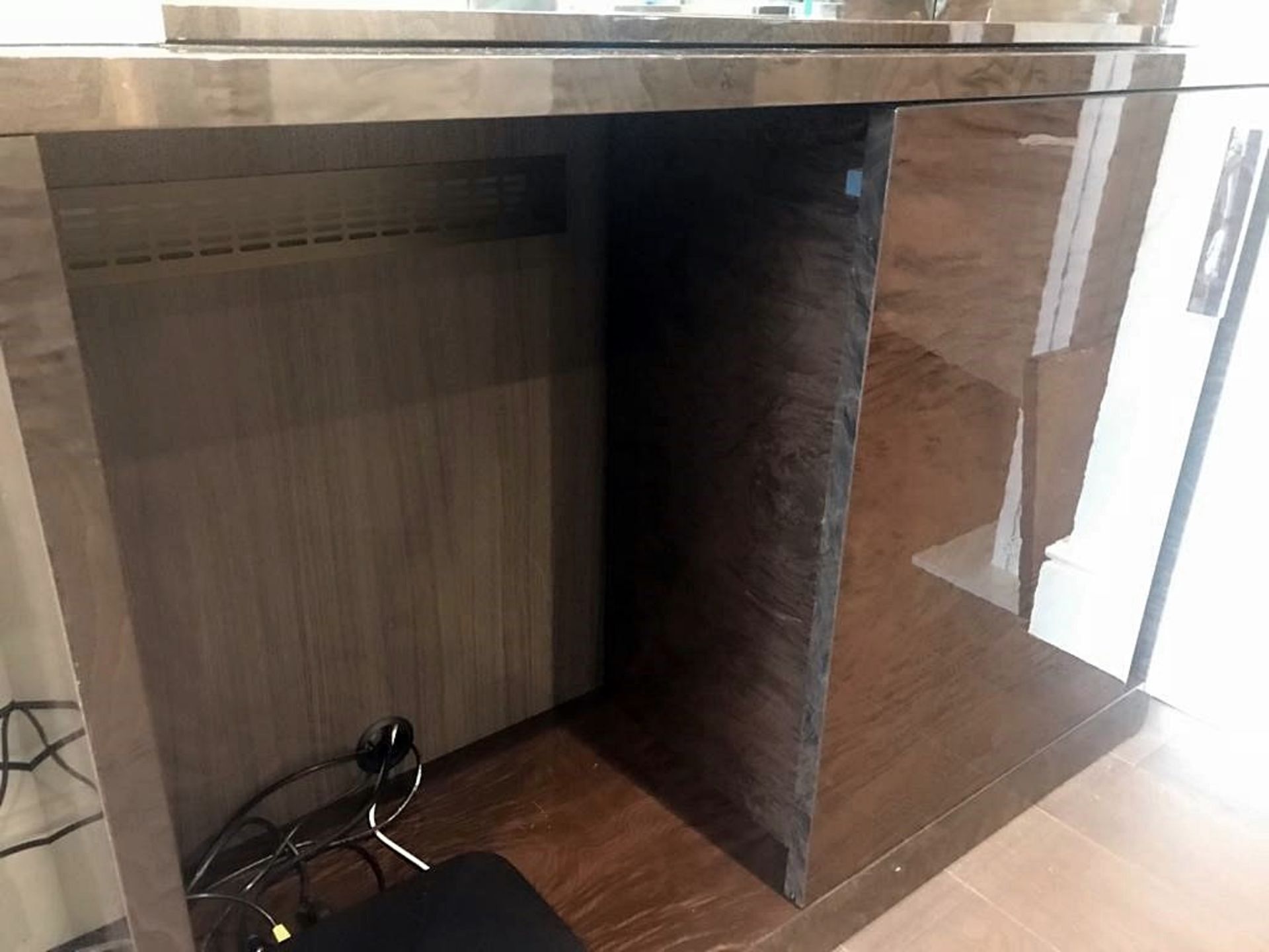 1 x GIORGIO "Absolute" Credenza/Sideboard With A Stunning Venetian Glass Shelved Illuminated Top - Image 14 of 18
