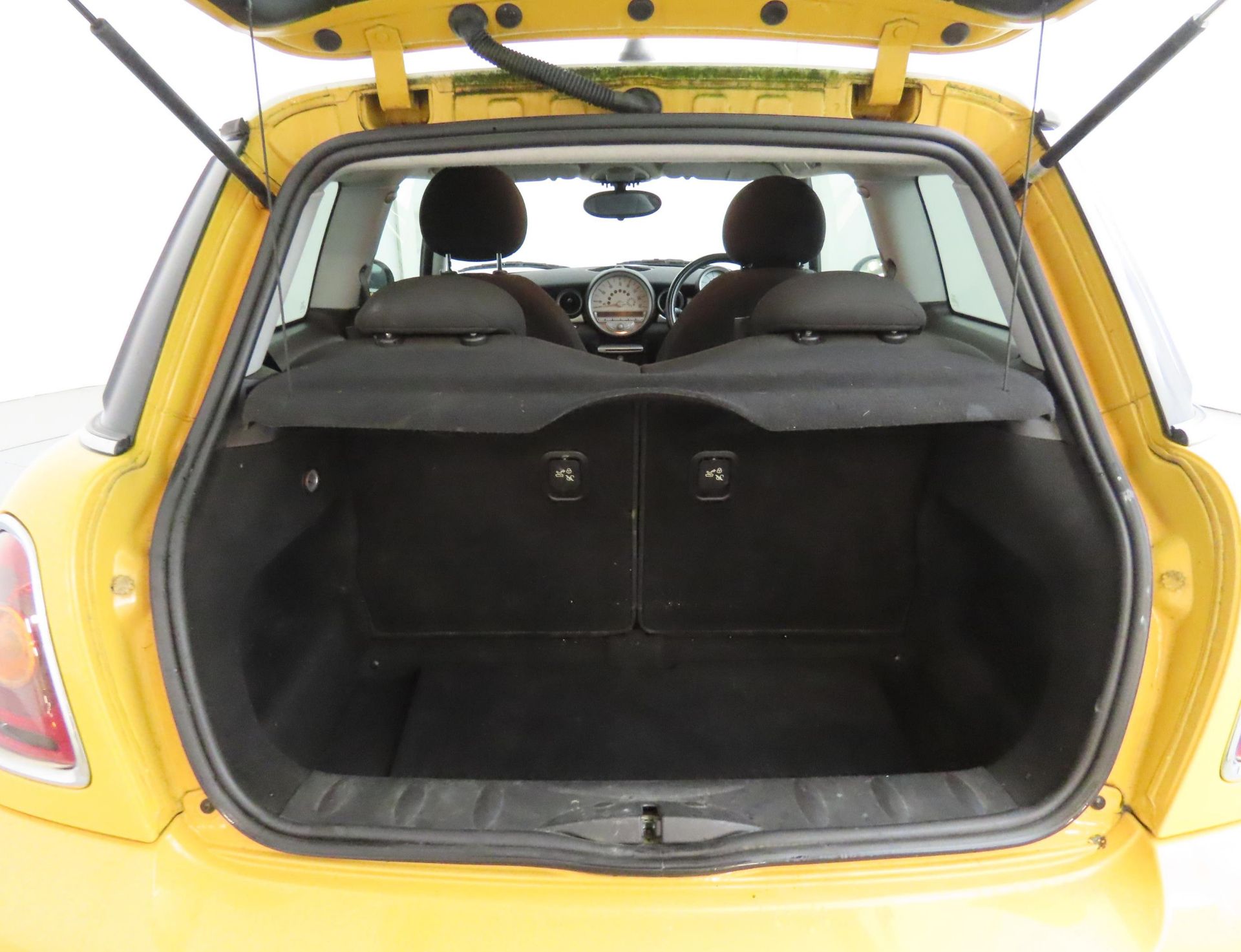 2008 Mini Cooper 1.6 D 3 Door Hatchback - CL505 - NO VAT ON THE HAMMER - Location: Corby, Northampto - Image 6 of 11