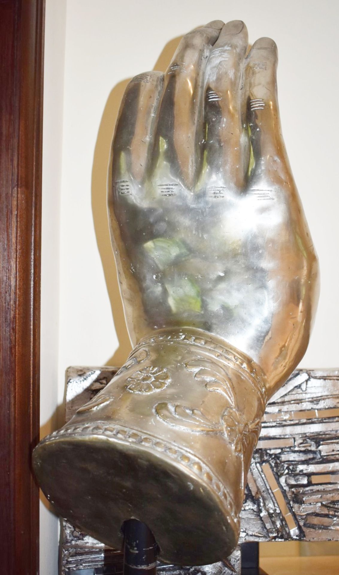 1 x Large Decorative Polished Metal Vitarka Mudra Buddha Hand - Beautifully Hand Crafted and - Image 3 of 10