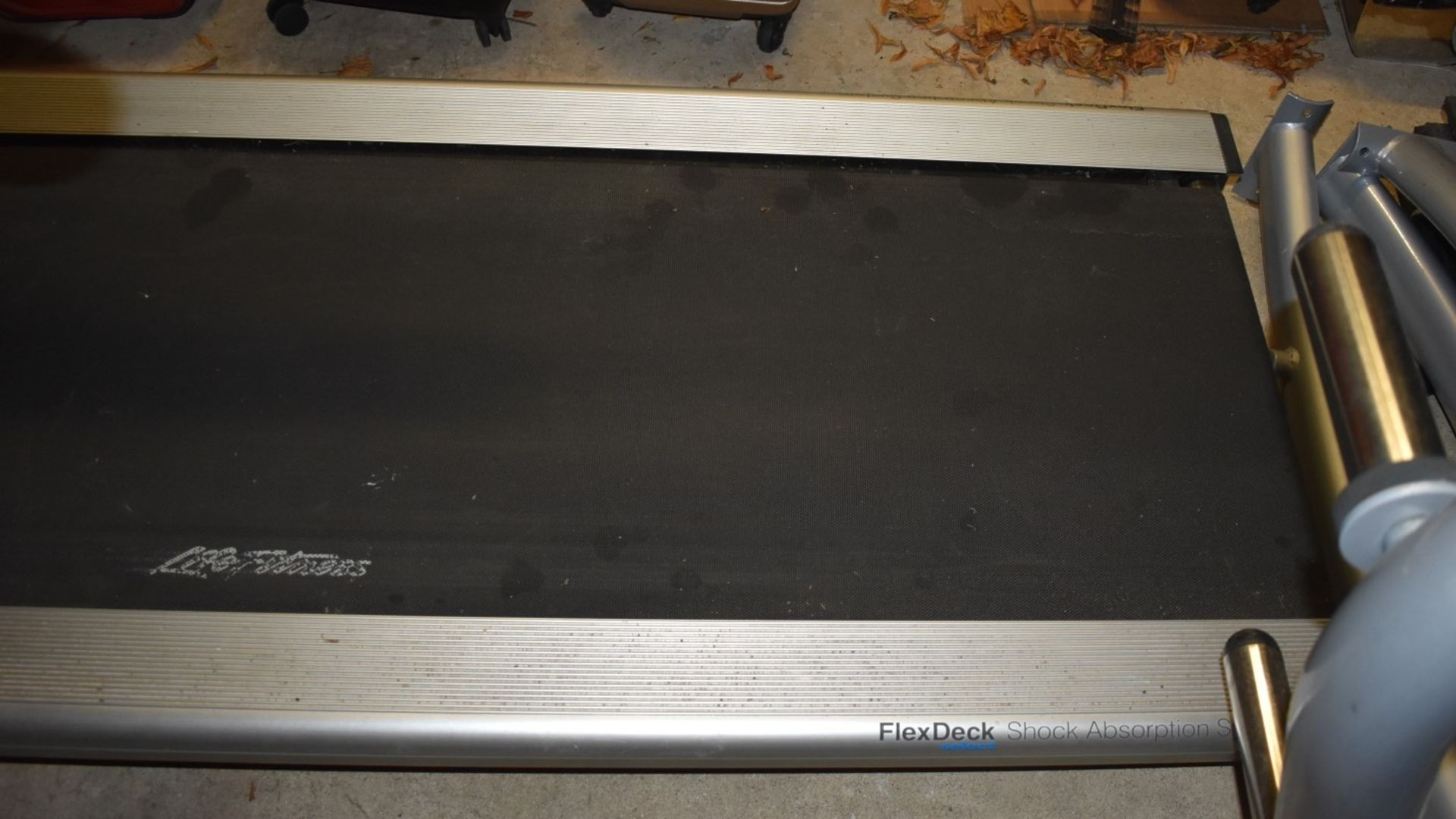 1 x Life Fitness T7-0 Club Style Fitness Treadmill - RRP £3,600 - CL546 - Location: Hale, Cheshire - - Image 5 of 10