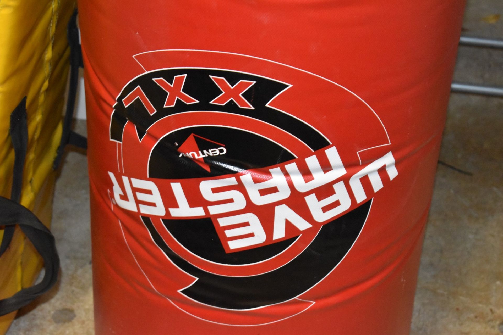 1 x Wave Master XXL Training Kick / Punch Bag With Weighted Base - RRP £380 - CL546 - Location: - Bild 3 aus 5