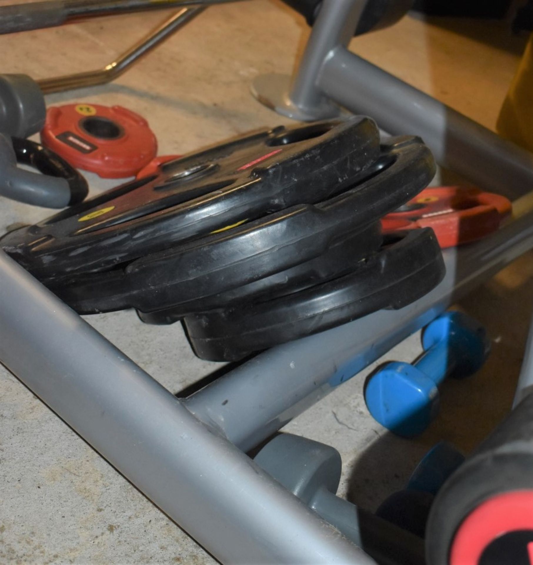 1 x Shrug Weight Lifting Bar With 9 x Escape Weight Discs - CL546 - Location: Hale, Cheshire - NO - Image 2 of 3