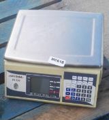 1 x Avery Berkel FX 220 Digital Scale - Pre-owned, Taken From An Asian Fusion Restaurant - Ref: MC61