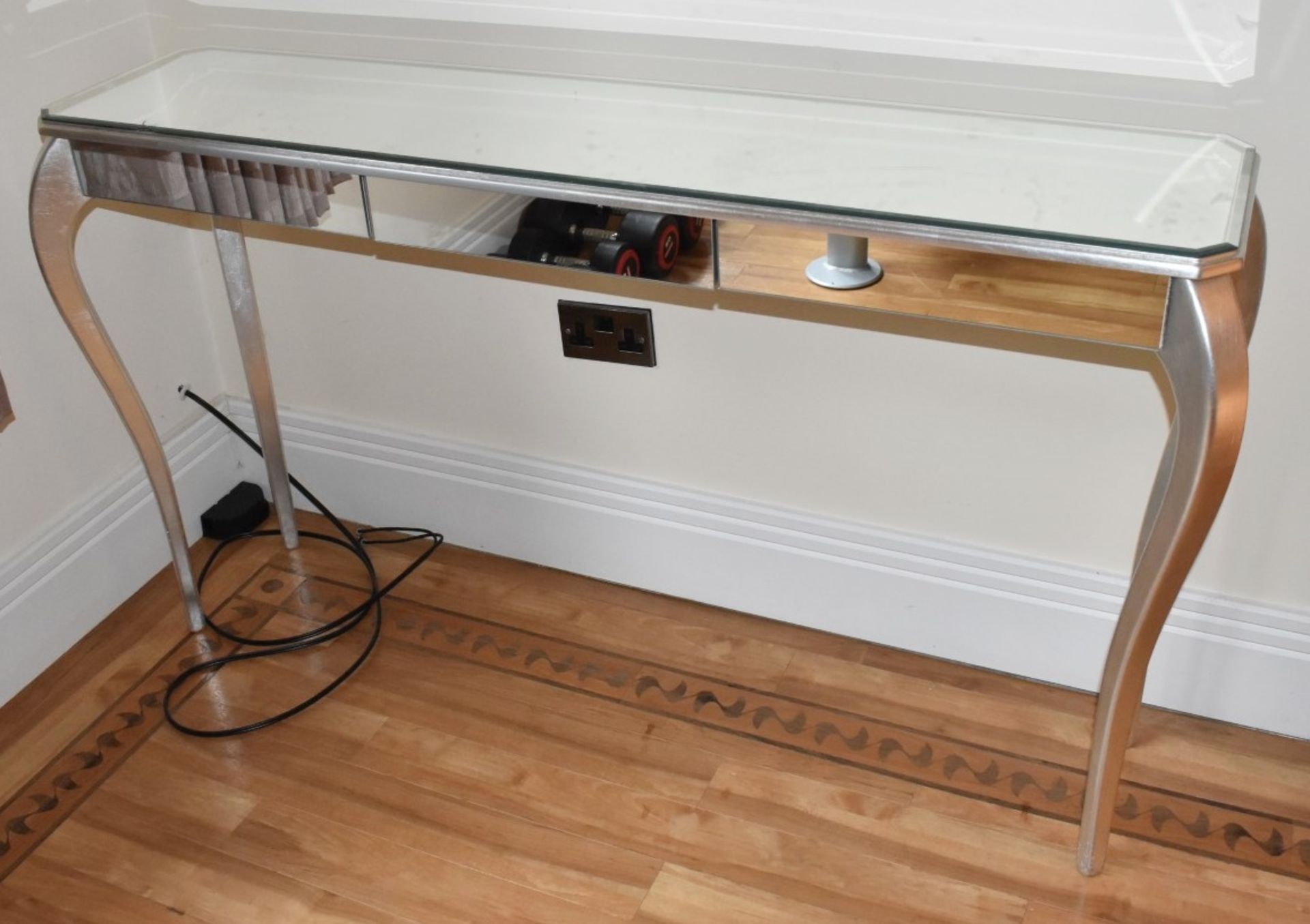 1 x Mirrored Console Table With Elegant Tapered Legs and Glass Mirror Panels - Size: H86 x W155 x