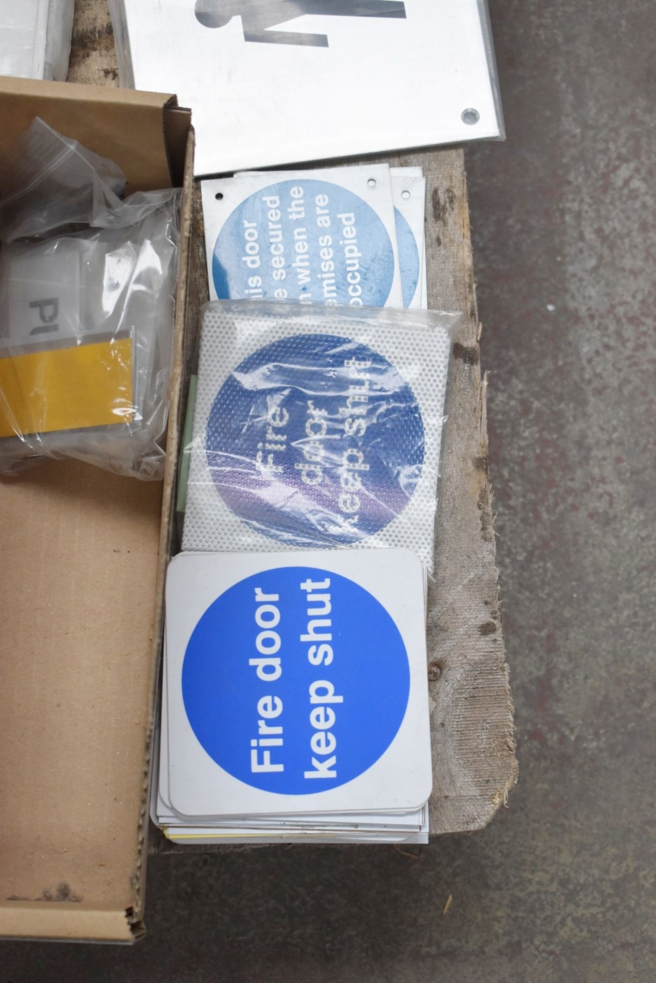 1 x Assorted Notice Sign Pallet Lot - Features Metal, Plastic and Stick On Signs For Toilets, - Image 33 of 34