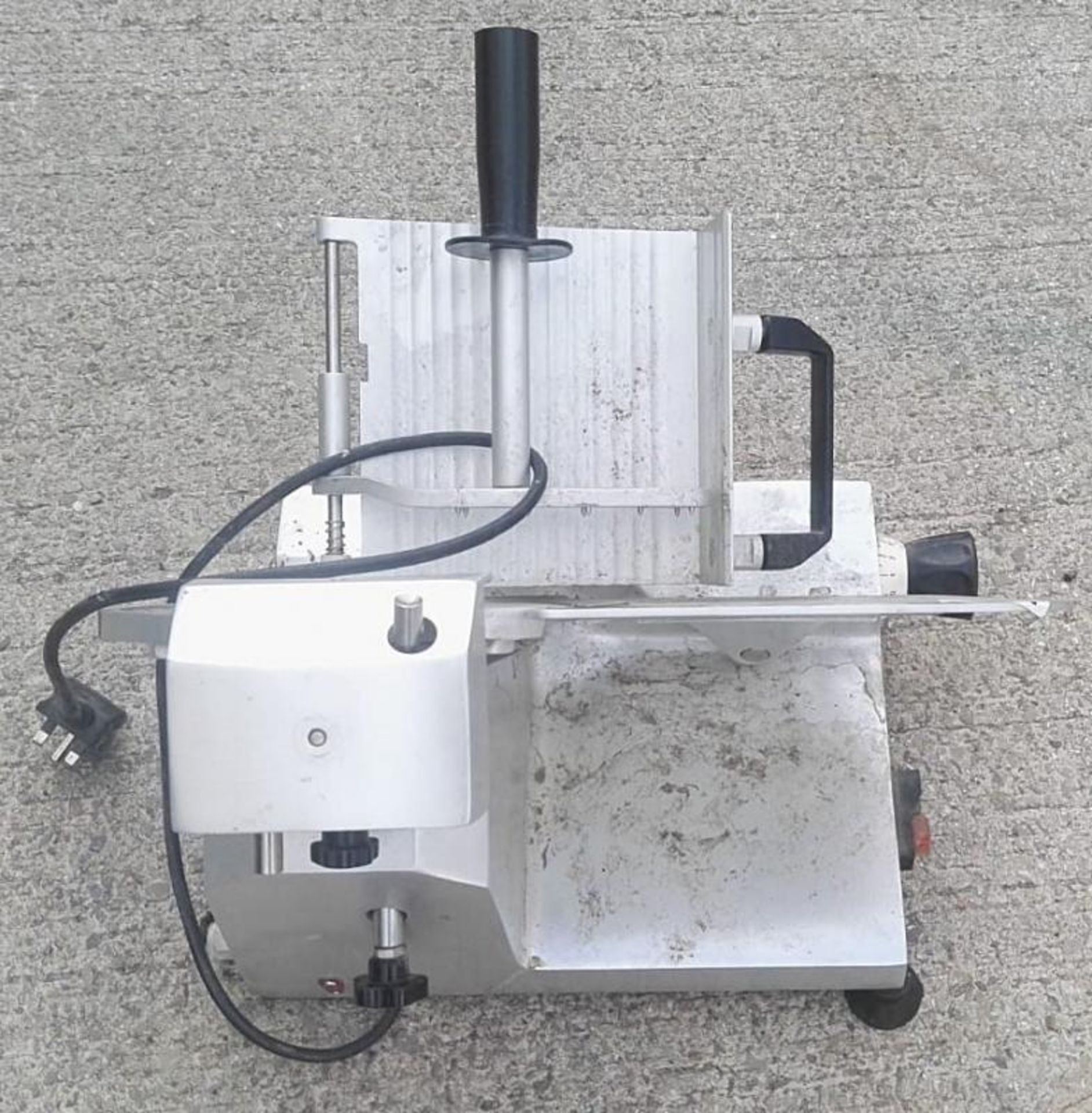1 x BUFFALO Meat Slicer - Pre-owned, Taken From An Asian Fusion Restaurant - Ref: MC739 - CL540 - WH - Bild 2 aus 3