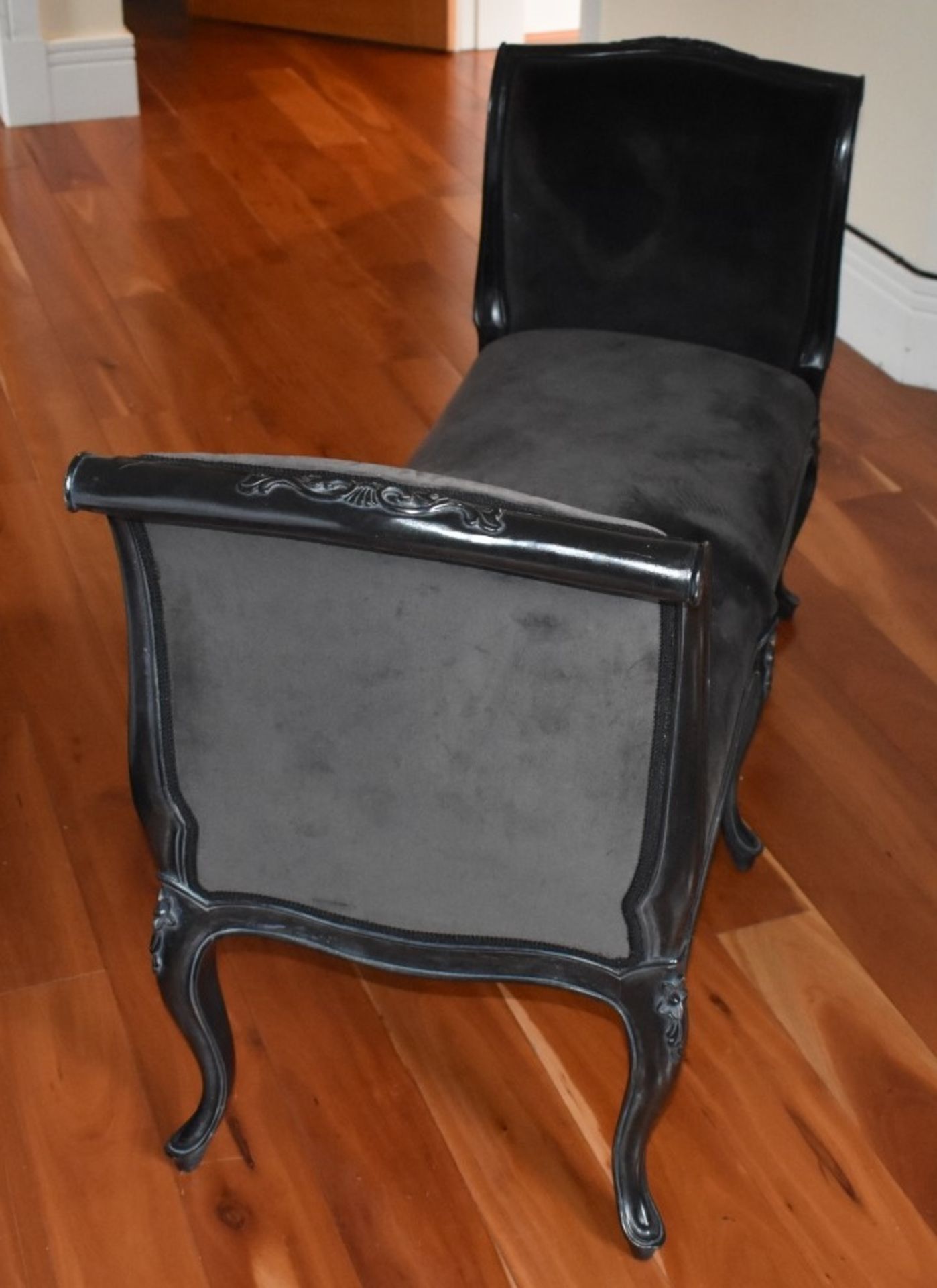1 x Bed End Loveseat Stool Featuring Black Velour Fabric, Scroll Ends and Queen Anne Legs - Size: - Image 5 of 6