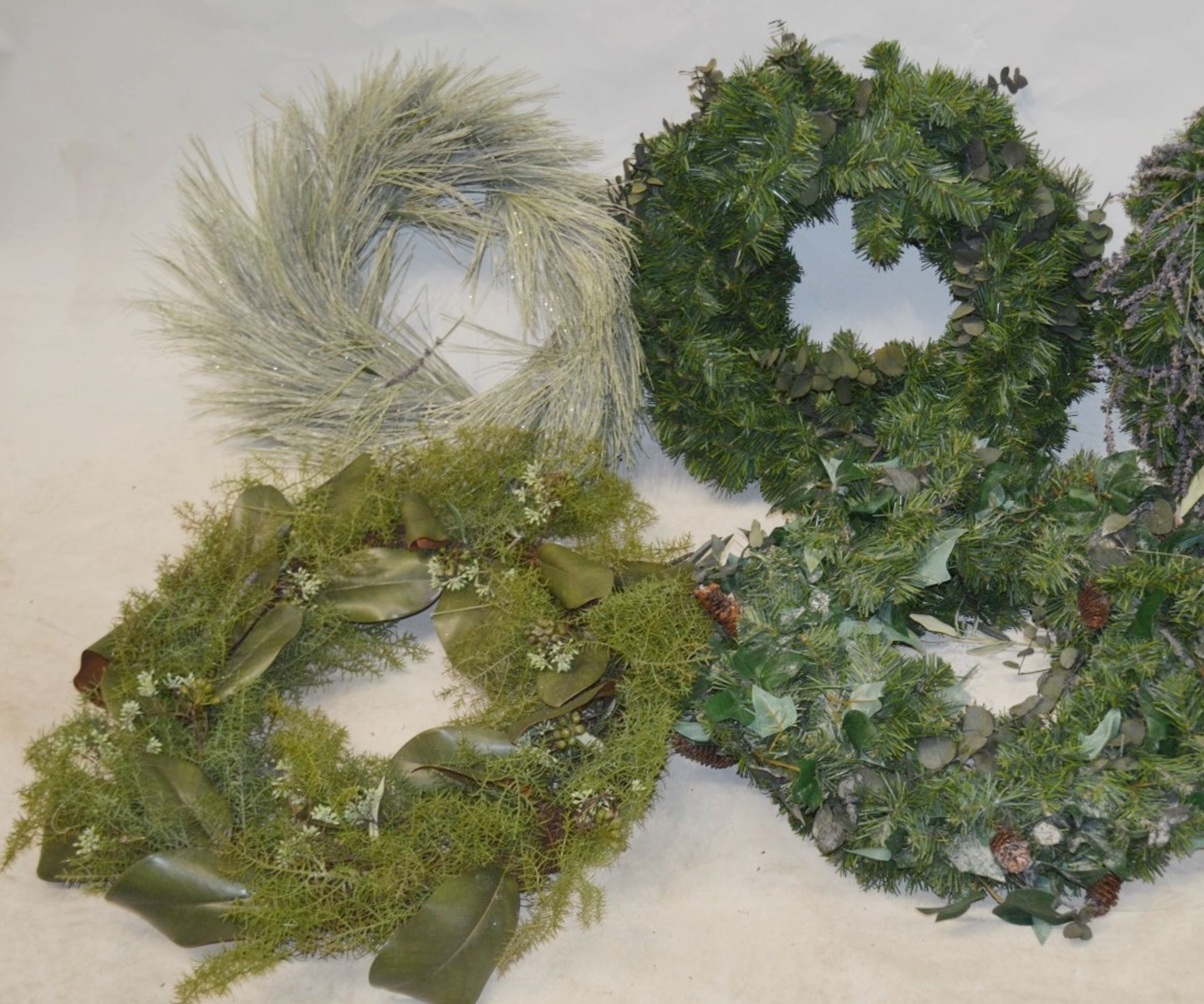 5 x Commercial Decorative Christmas Wreaths - Variety As Shown - Mostly 50cm In Diameter - Ex- - Image 3 of 5