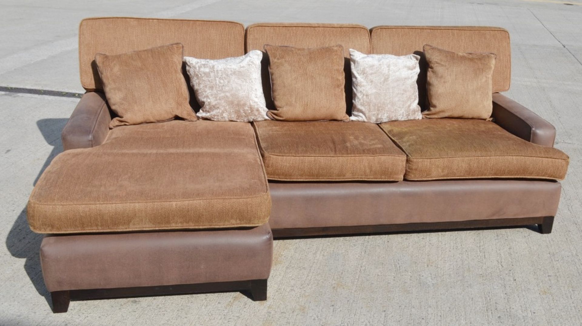 A Pair Of 2.5 Metre Wide Corner Sofas - Dimensions: W250 x D155 x D90cm / Seat Height 47cm - - Image 2 of 21