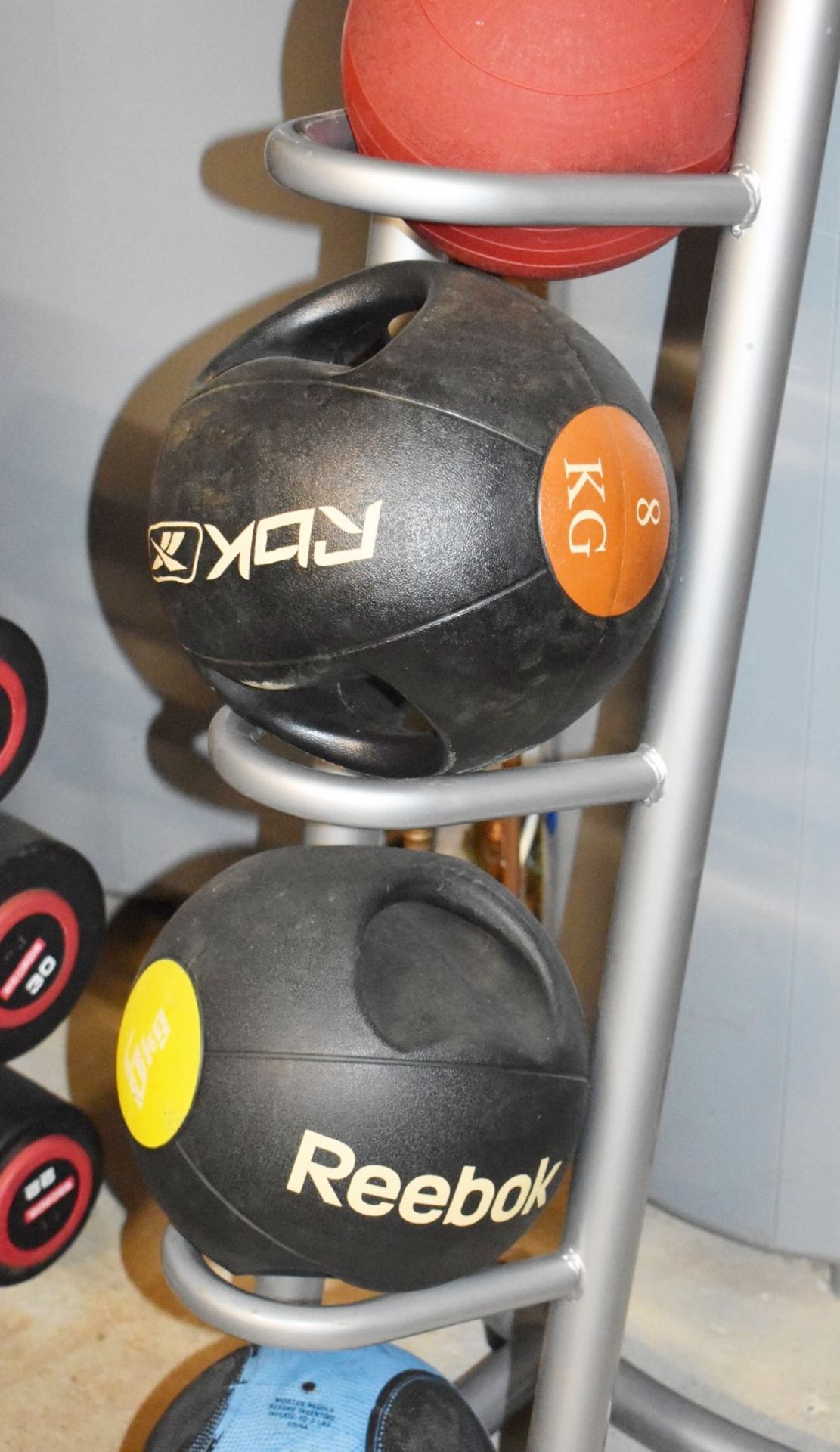 5 x Fitness Medicine Balls - Features Jordon Slam Ball and Reebok - Includes Ball Rack - CL546 - - Image 3 of 10