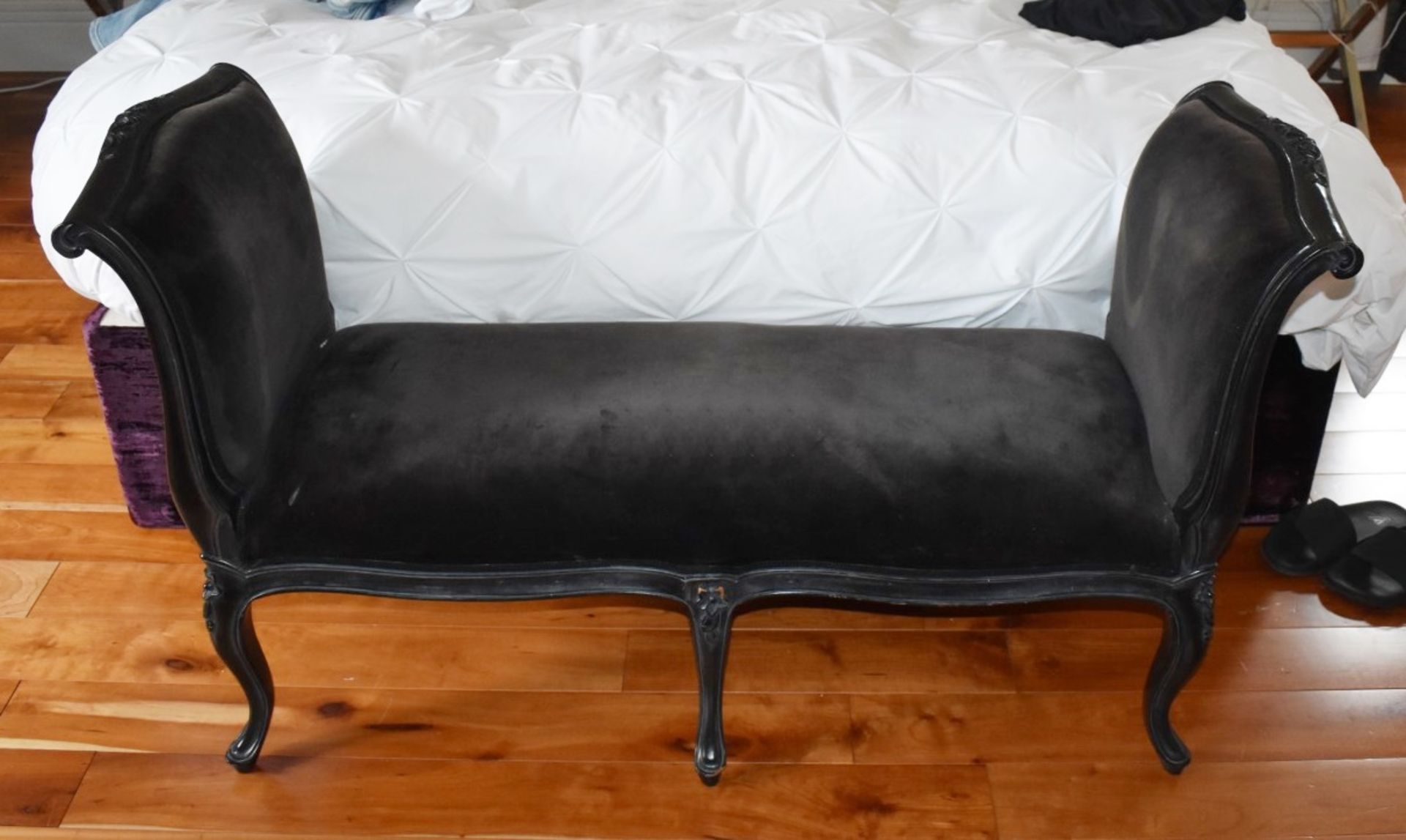 1 x Bed End Loveseat Stool Featuring Black Velour Fabric, Scroll Ends and Queen Anne Legs - Size: - Image 2 of 6