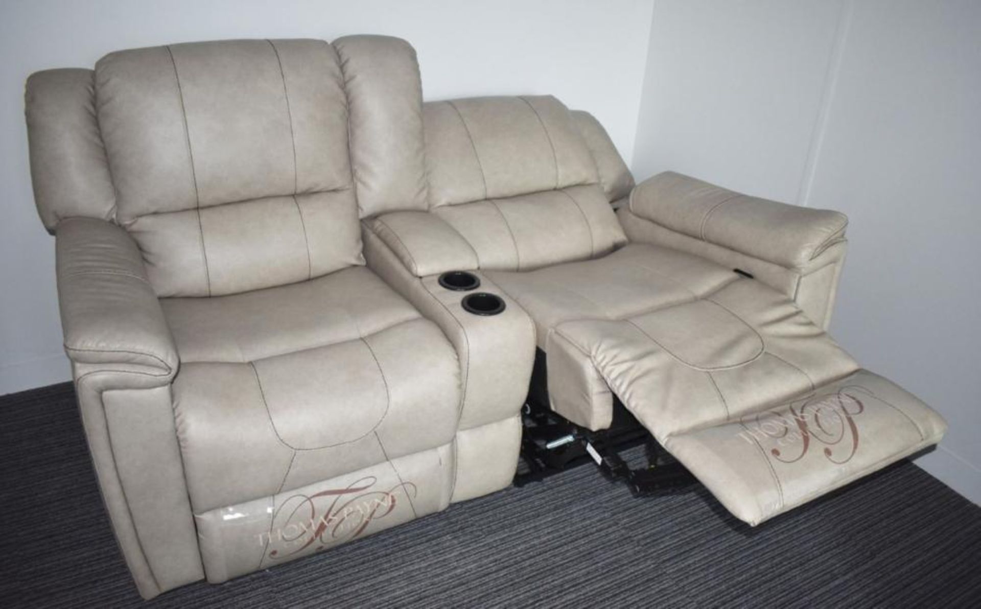 1 x Thomas Payne Reclining Wallhugger Theater Seating Love Seat Couch With Center Console and Grambl - Image 9 of 10