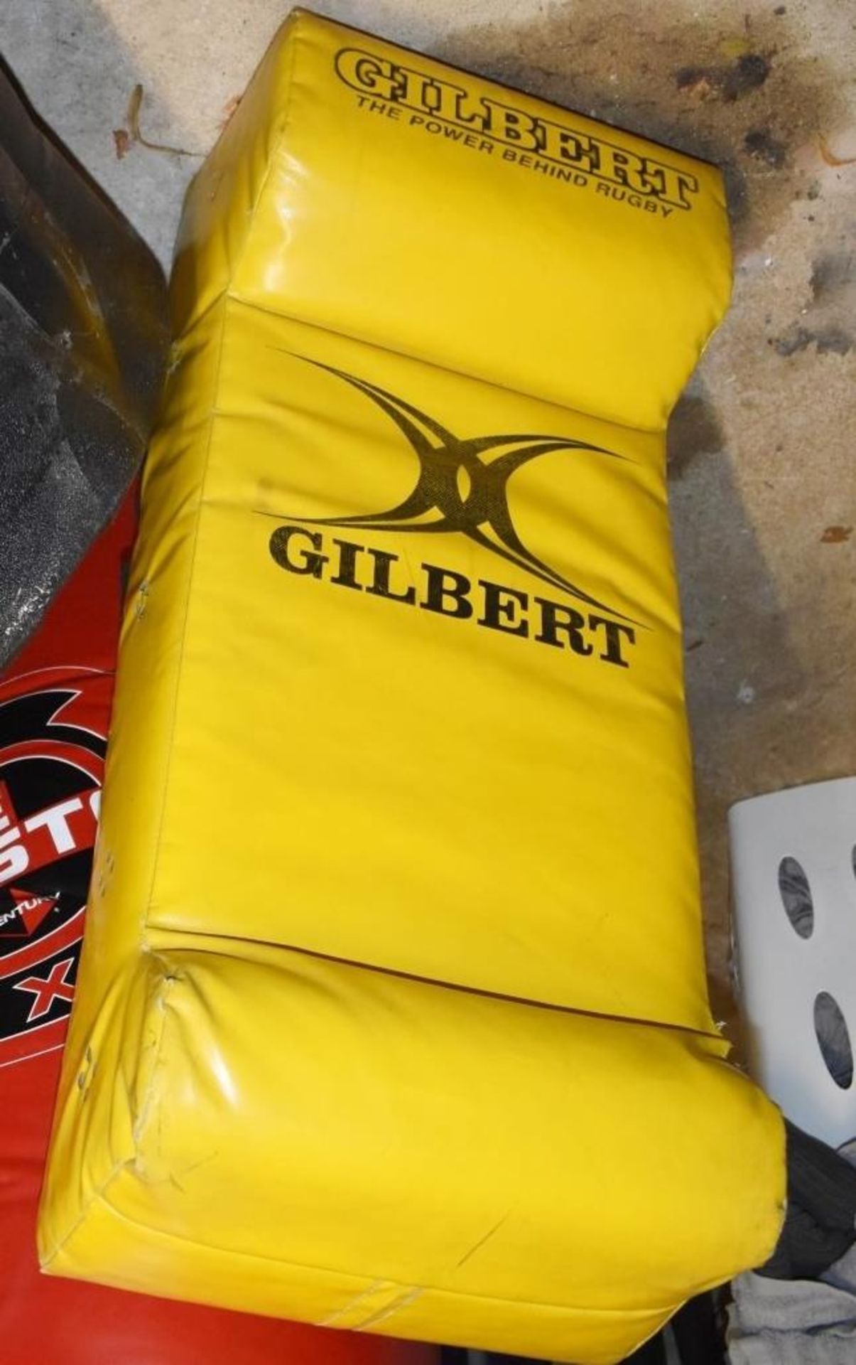 1 x Gilbert Rugby Tackle Training Tackle Wedge - CL546 - Location: Hale, Cheshire - NO VAT ON THE - Image 2 of 3
