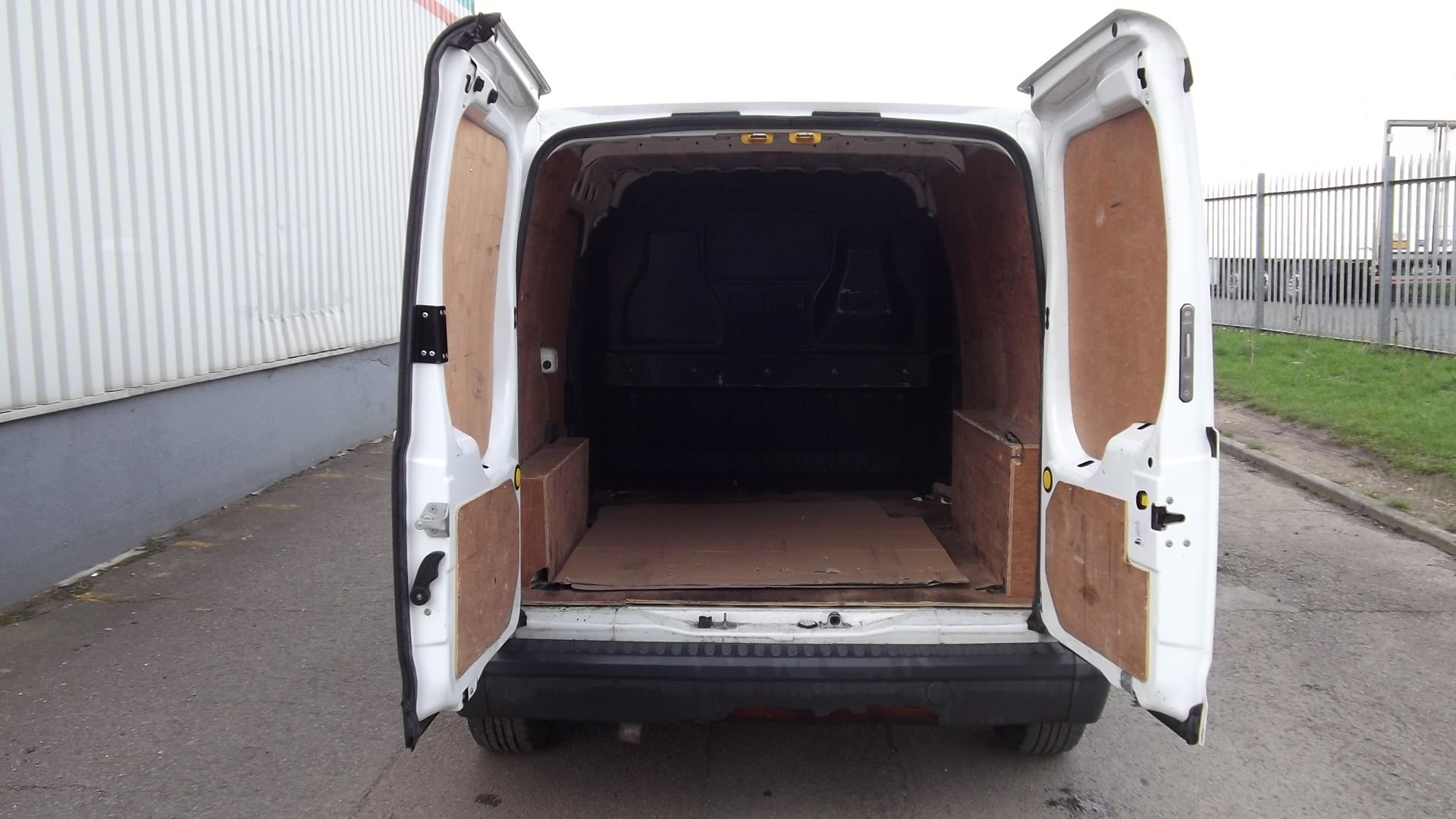 2011 Ford Transit Connect 90 T200 1.8 5 Door Panel Van - Image 11 of 17