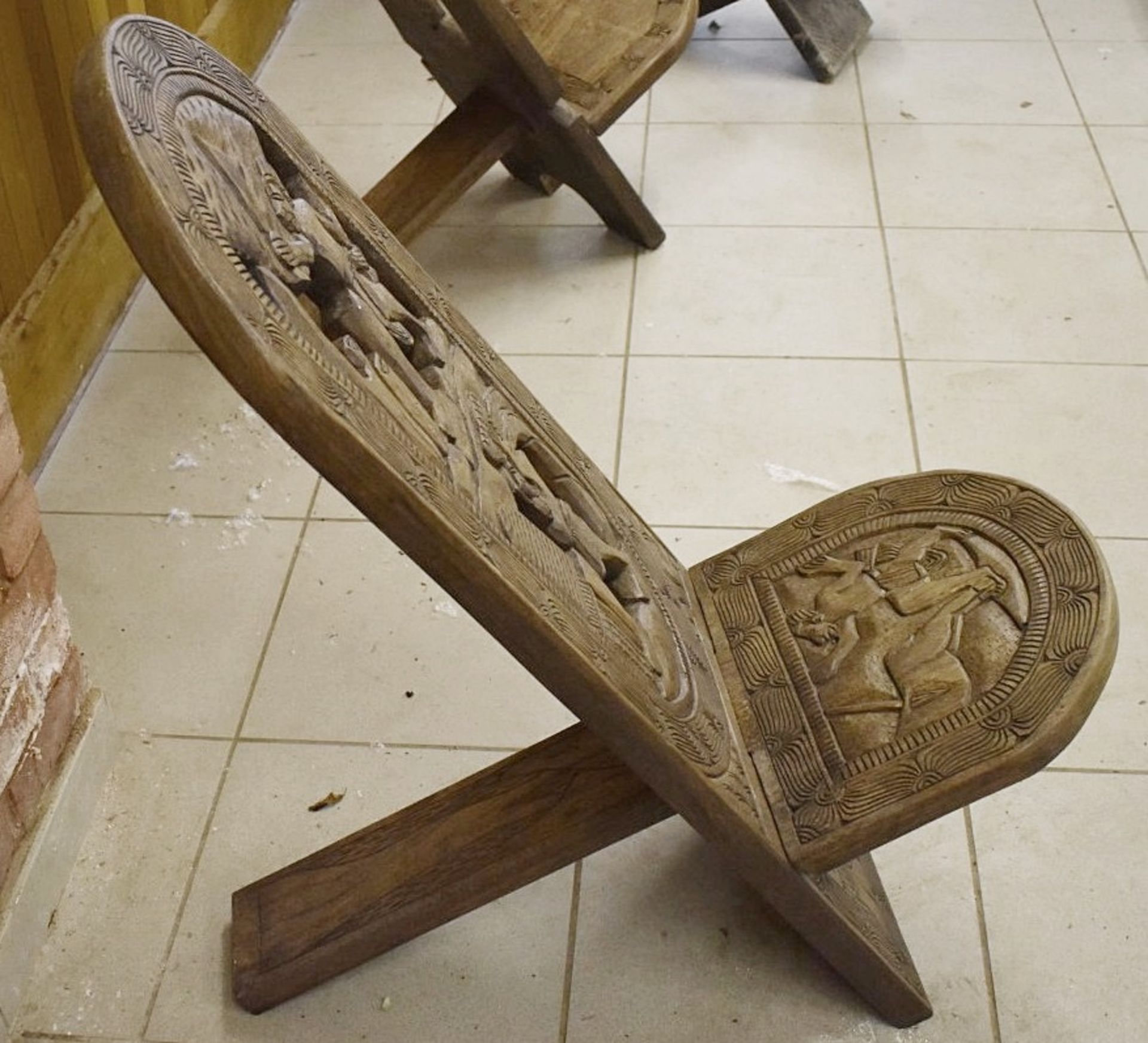 1 x Vintage Hand Carved African Hardwood Chair - From an Exclusive Hale Property - Image 4 of 4