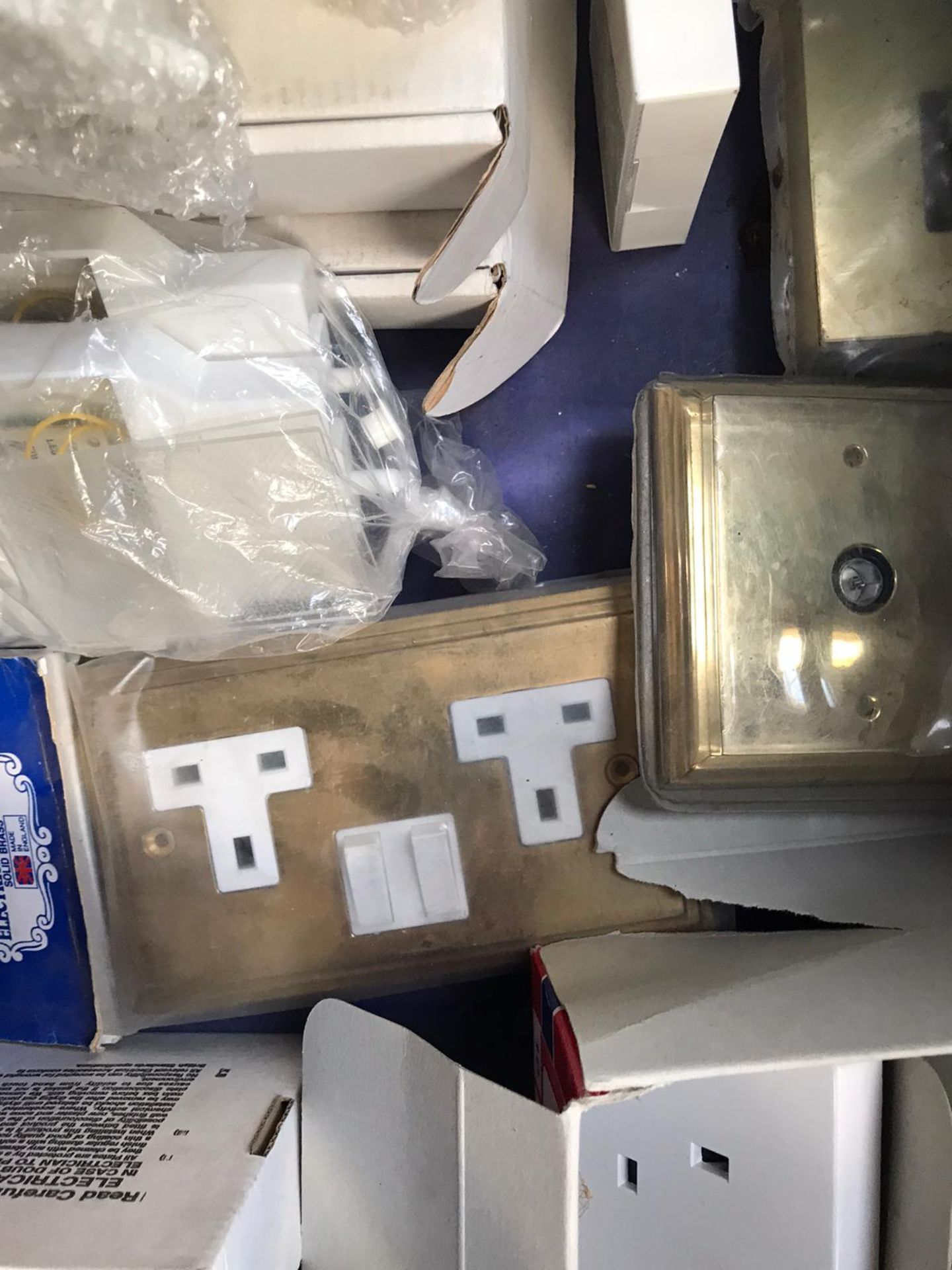 1 x Assorted Job Lot - Includes Crate Containing Electrical Items Such as Plug Sockets, Light - Image 2 of 12