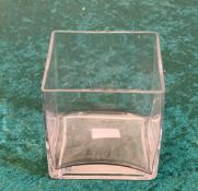 1 x Small Cube Vase 12x12cm - Dimensions: 12x12cm - Ref: Lot 42 - CL548 - Location: Leicester LE4All
