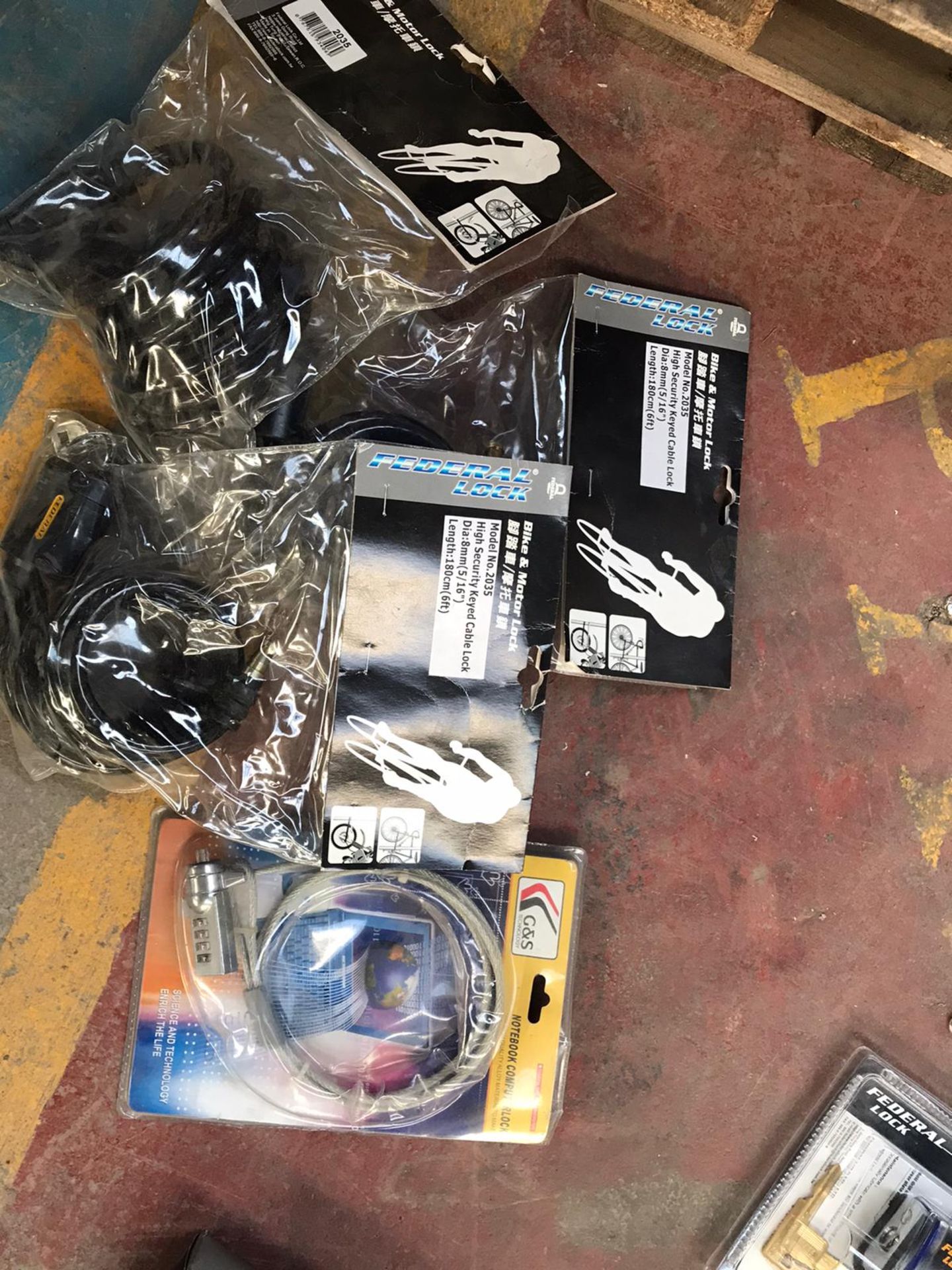 Approx 220 x Padlocks, Bike Locks and Cylinder Locks - Brand New Stock - CL538 - Ref: Pallet in2-? / - Image 15 of 16