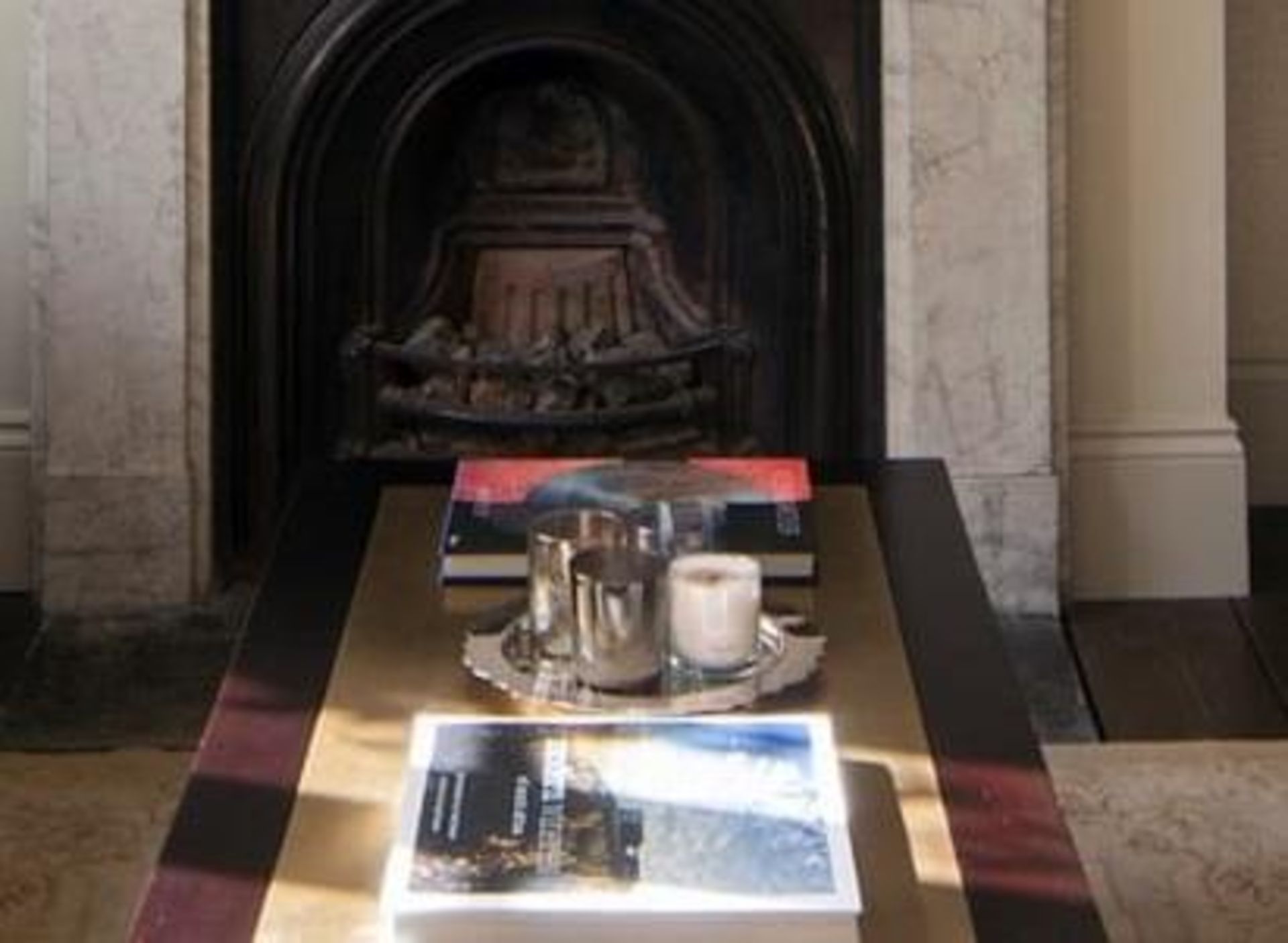 1 x JUSTIN VAN BREDA 'Alexander' Bespoke Mahogany Coffee Table - Custom Model With Brass Inlay