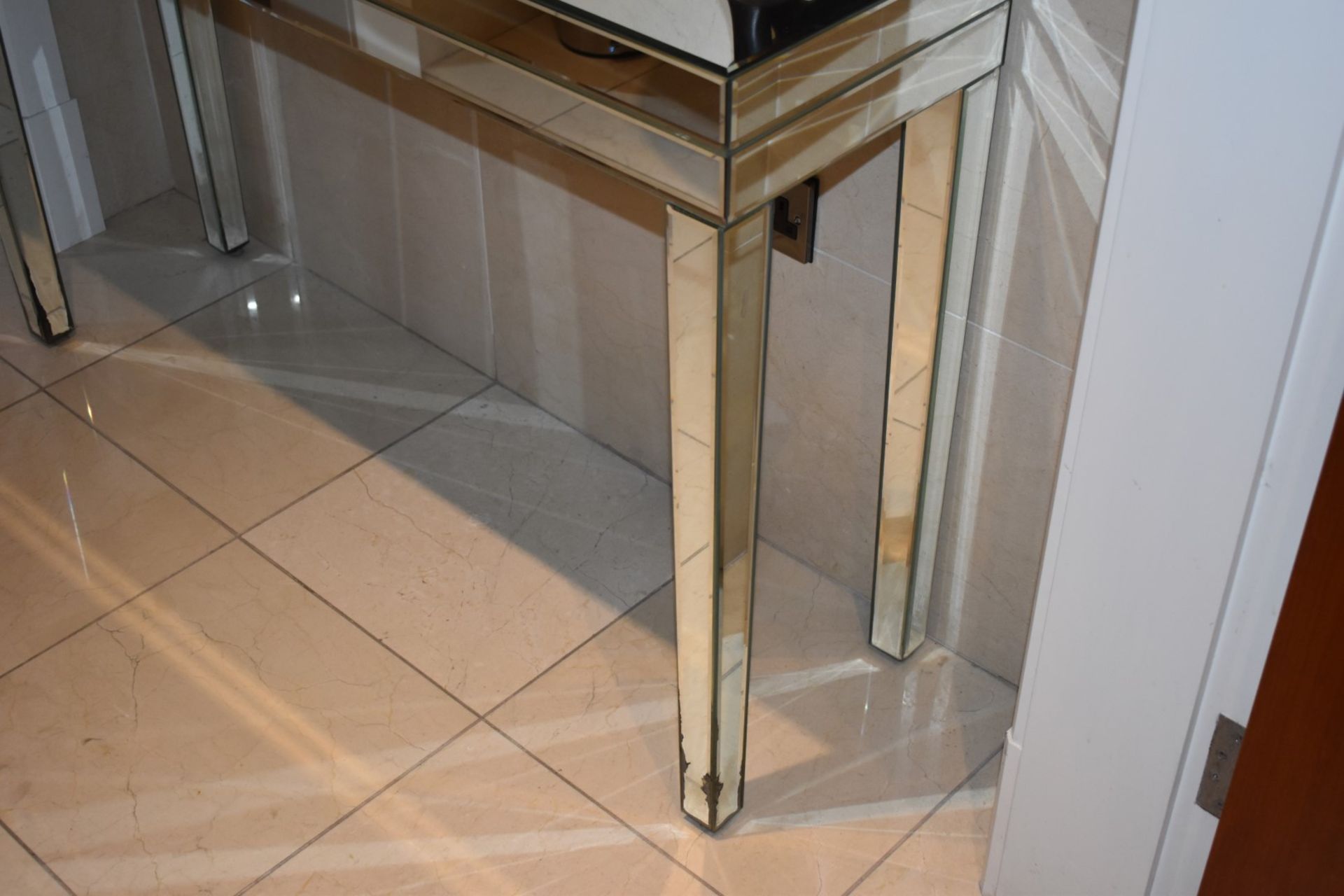 1 x Mirrored Console Table With Tapered Legs and Bevelled Glass Mirror Panels - Size: H79 x W120 x - Image 5 of 6