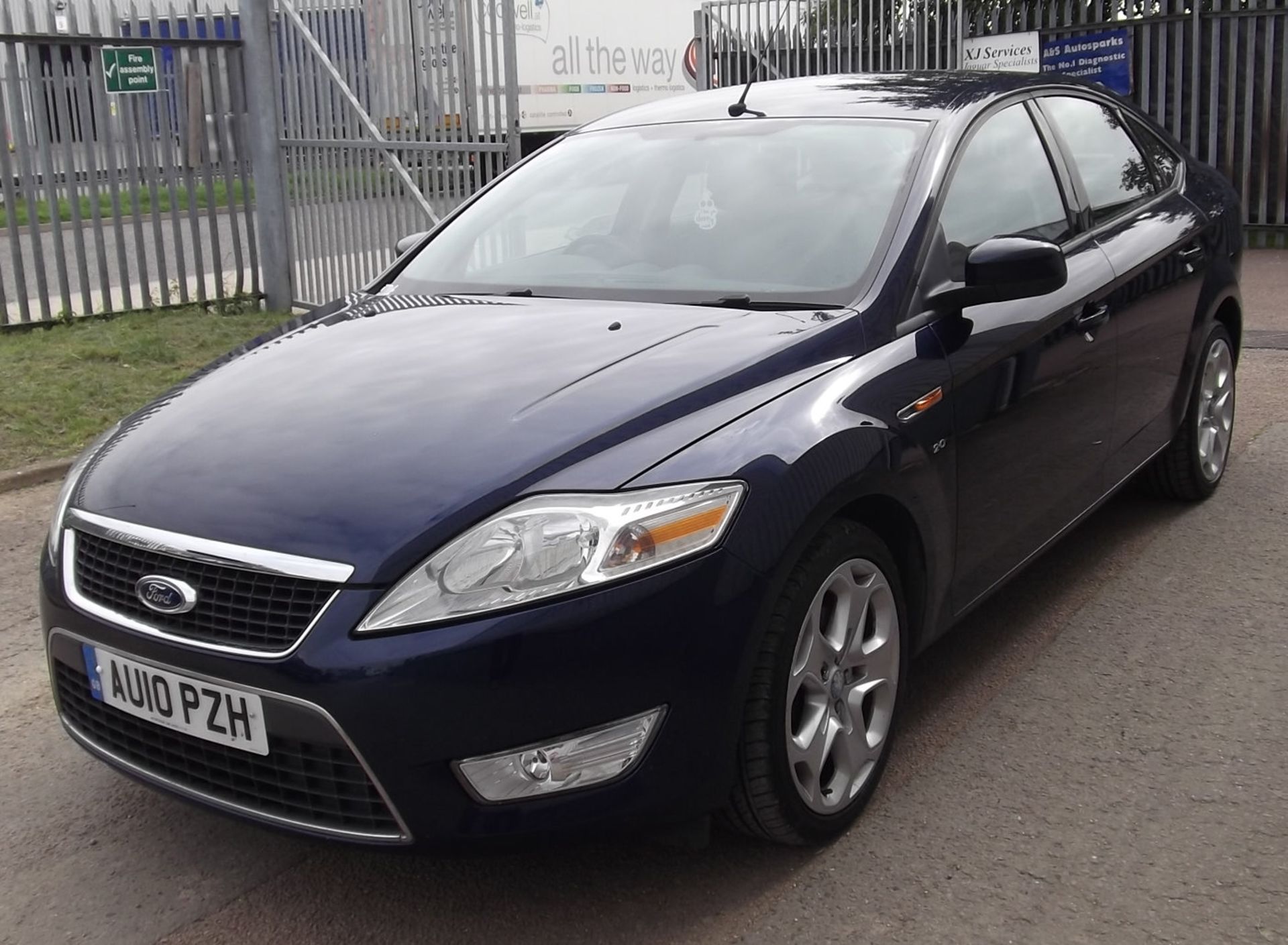 2010 Ford Mondeo 2.0 TDCI 140 Zetec 5 Door Hatchback - CL505 - NO VAT ON THE HAMMER - Location: Corb - Image 9 of 16