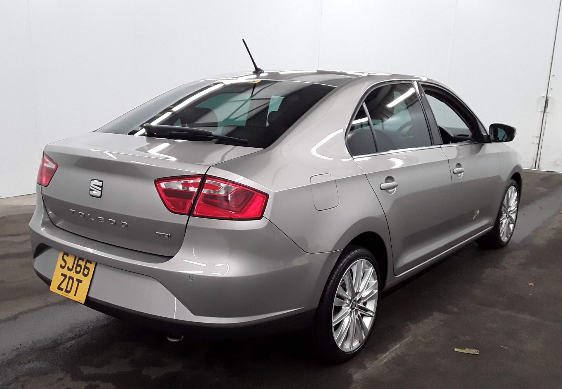 2016 Seat Toledo 1.6 Tdi Style Advanced 5 Door Hatchback - CL505 - NO VAT ON THE HAMMER- Location: - Image 4 of 12