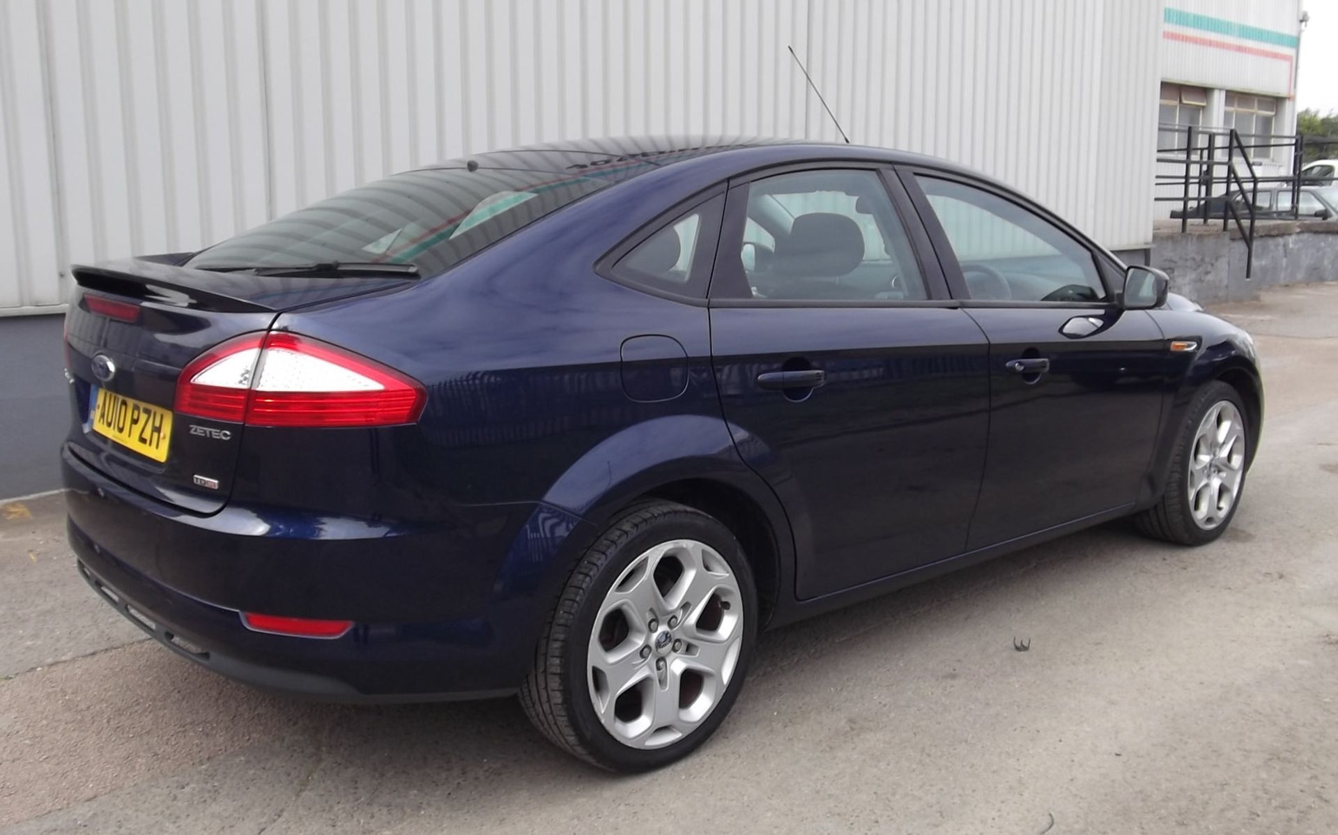 2010 Ford Mondeo 2.0 TDCI 140 Zetec 5 Door Hatchback - CL505 - NO VAT ON THE HAMMER - Location: Corb - Image 8 of 16