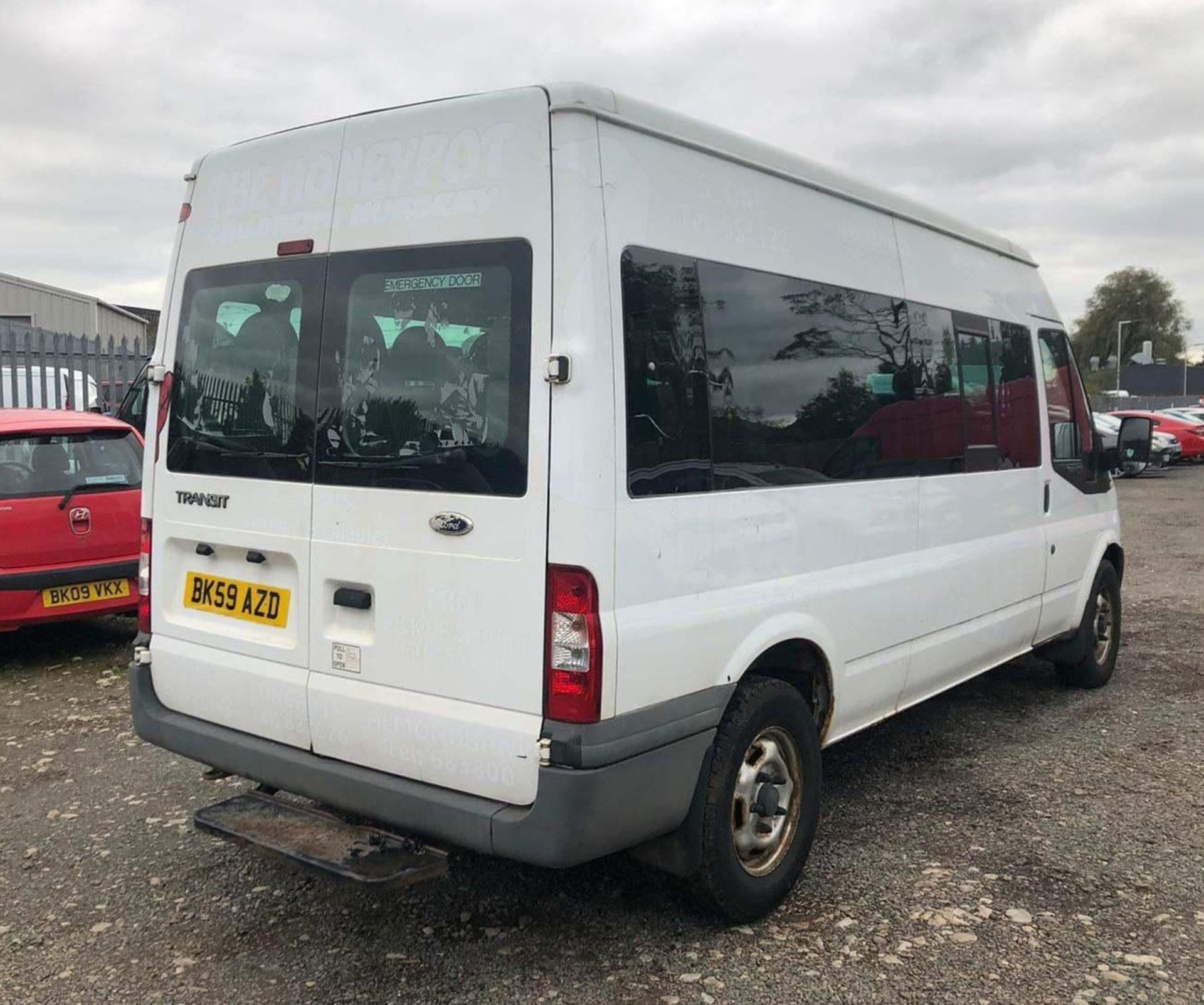 2009 Ford Transit 2.4D 15 Seat Minibus - CL505 - NO VAT ON THE HAMMER - Location: Corby, Northampton - Image 4 of 11