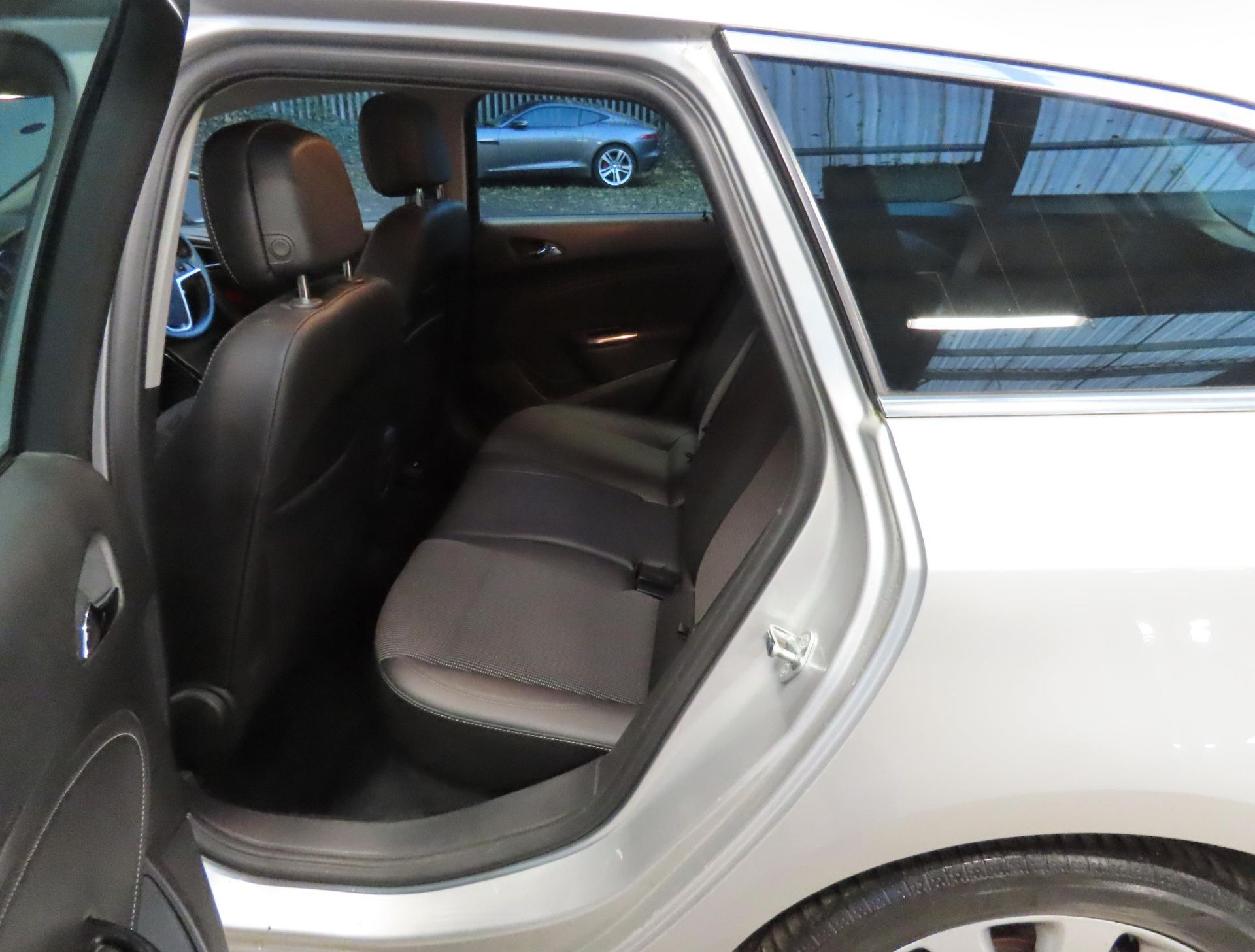 2012 Vauxhall Astra 1.3 CDTI SE Ecoflex 5 Door Estate - CL505 - NO VAT ON THE HAMMER - Location: Cor - Image 9 of 12