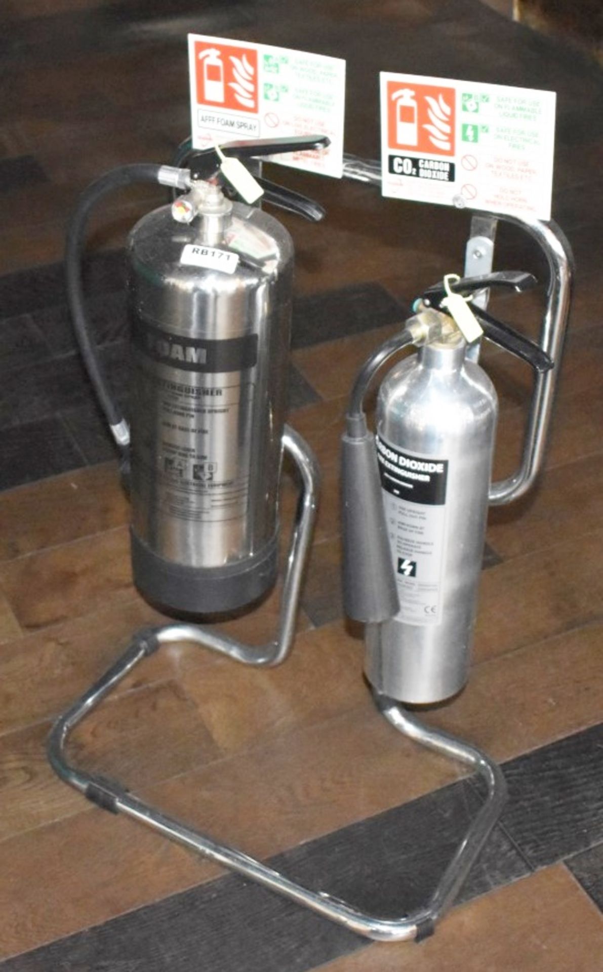 2 x Fire Extinguishers in Chrome With Stand - Foam & Carbon Dioxide - Ref: RB171 - CL558 - Location: