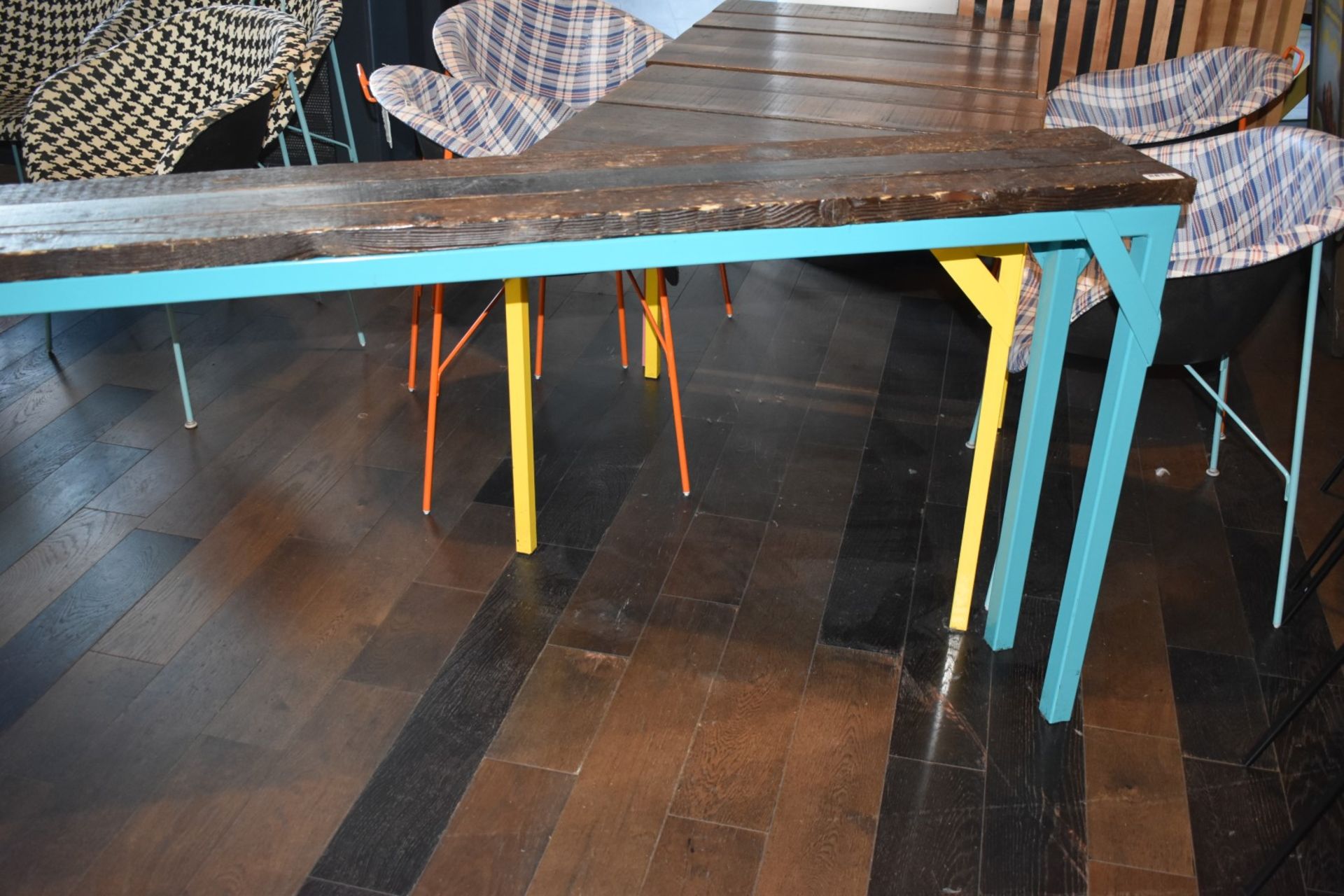 1 x Corner Eating Bench With Blue Steel Base, Panelled Wood Top and 5 x Stools in Blue and - Image 5 of 6