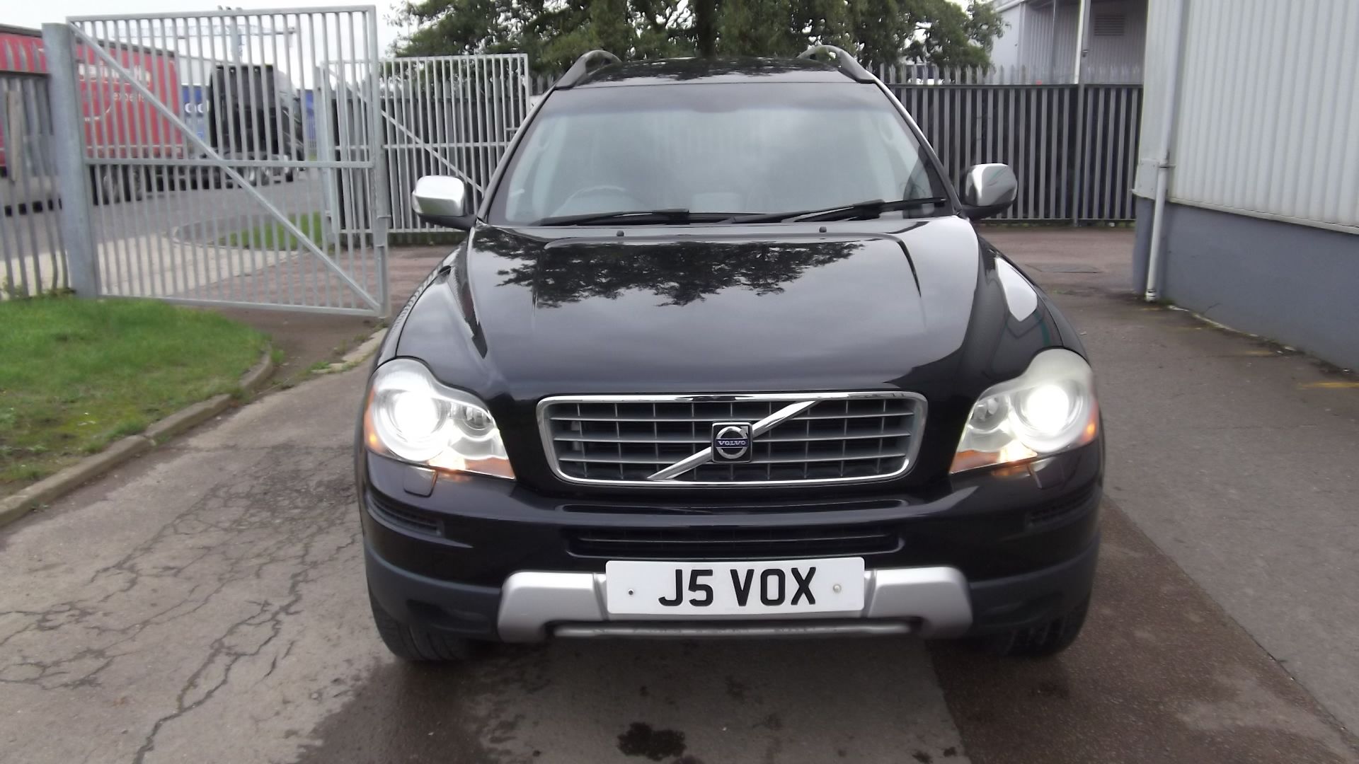 2006 Volvo XC90 2.4 D5 Executive 5 Door 4x4 - CL505 - NO VAT ON THE HAMMER - Image 8 of 14