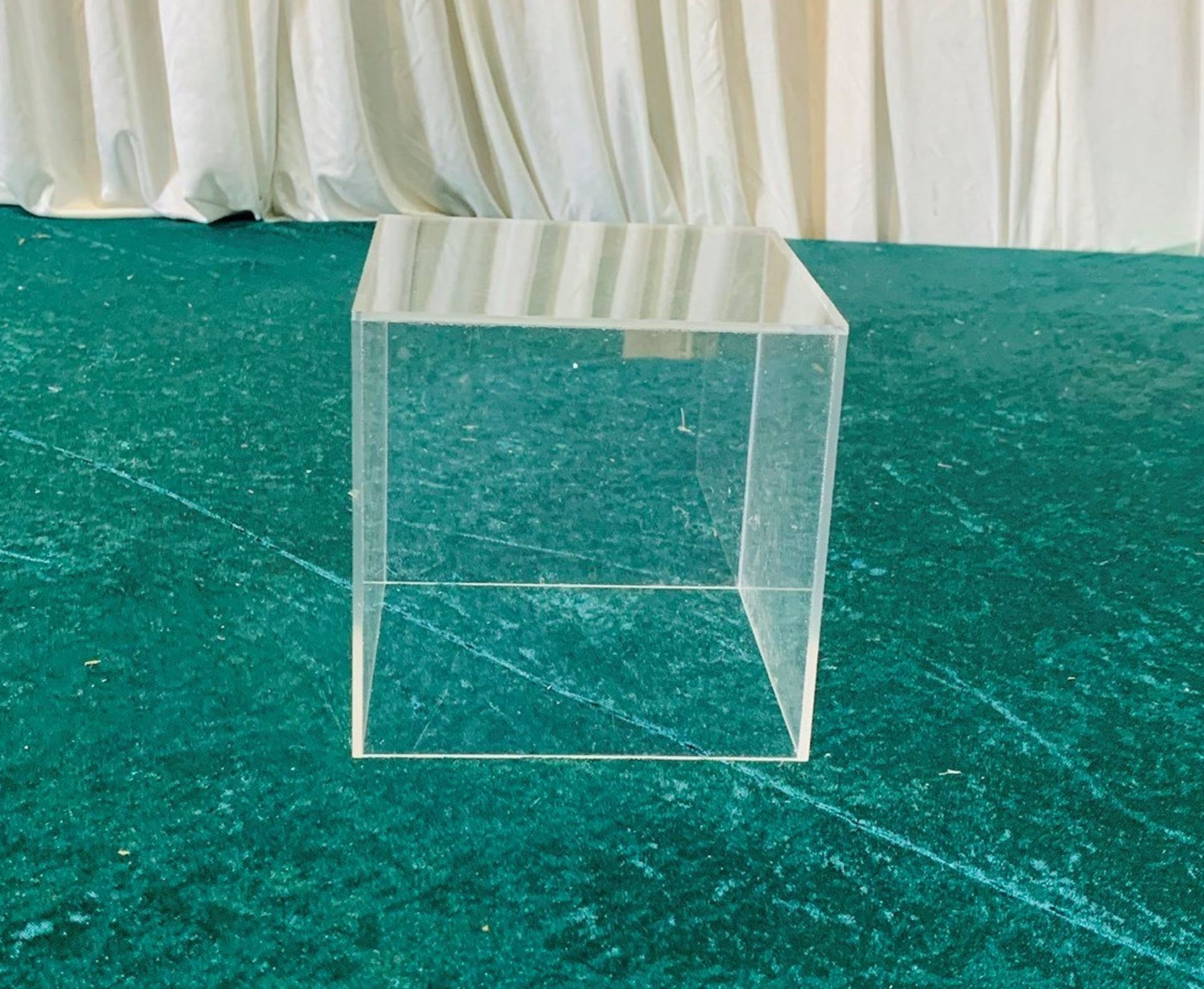 1 x Transparent Acrylic Display Cube - Dimensions: 15x15cm - Ref: Lot 3 - CL548 - Location: Near