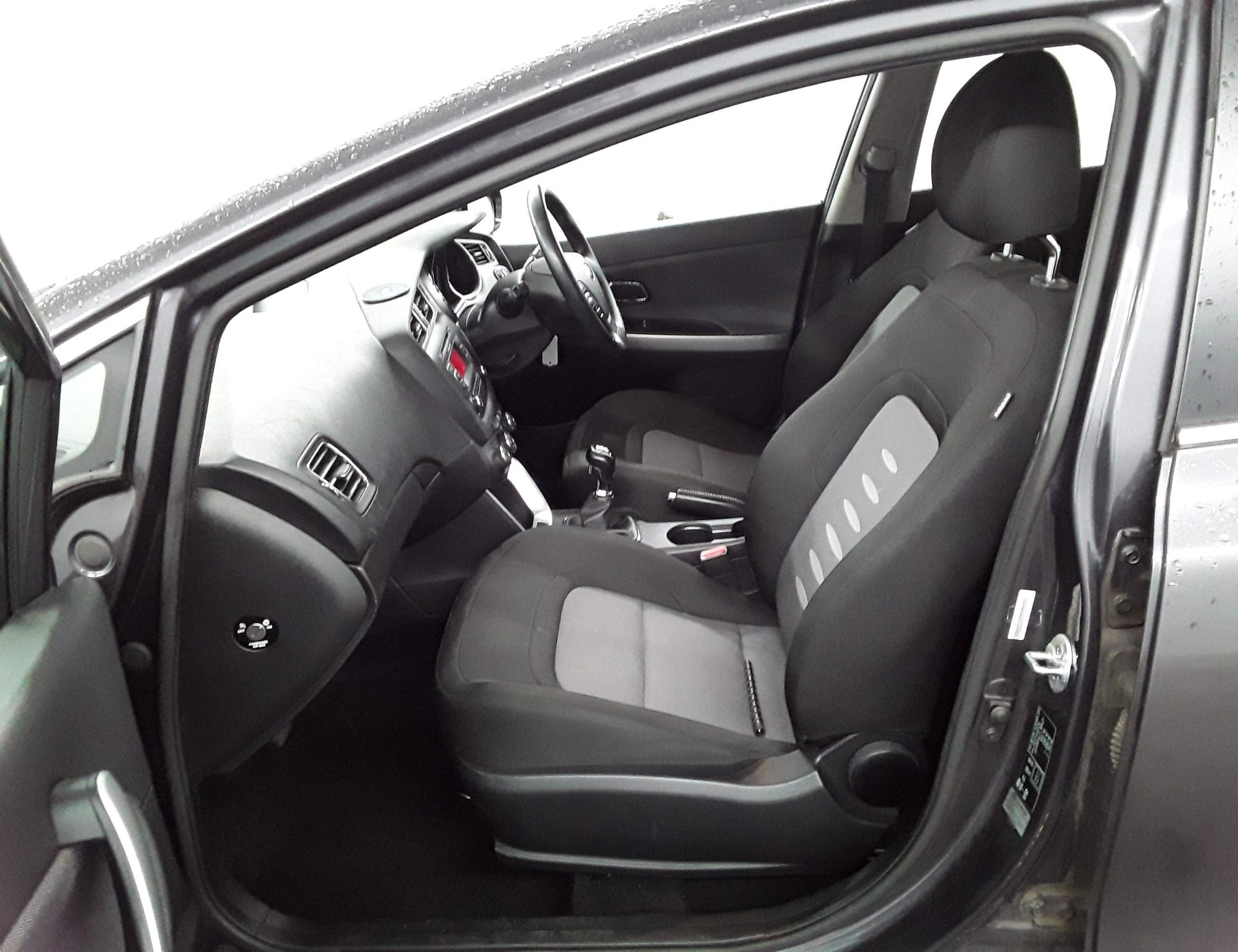 2015 Kia Ceed 2 1.6 CRDI Ecodynamiques 5 Door Hatchback - CL505 - NO VAT ON THE HAMMER - Location: C - Image 9 of 12