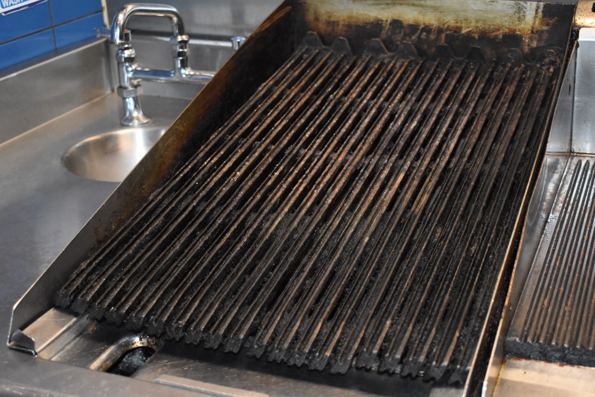 1 x Falcon Charcoal Gas Griddle - Size H41 x W40 x D78 cms - Ref: RB114 - CL558 - Location: - Image 3 of 4