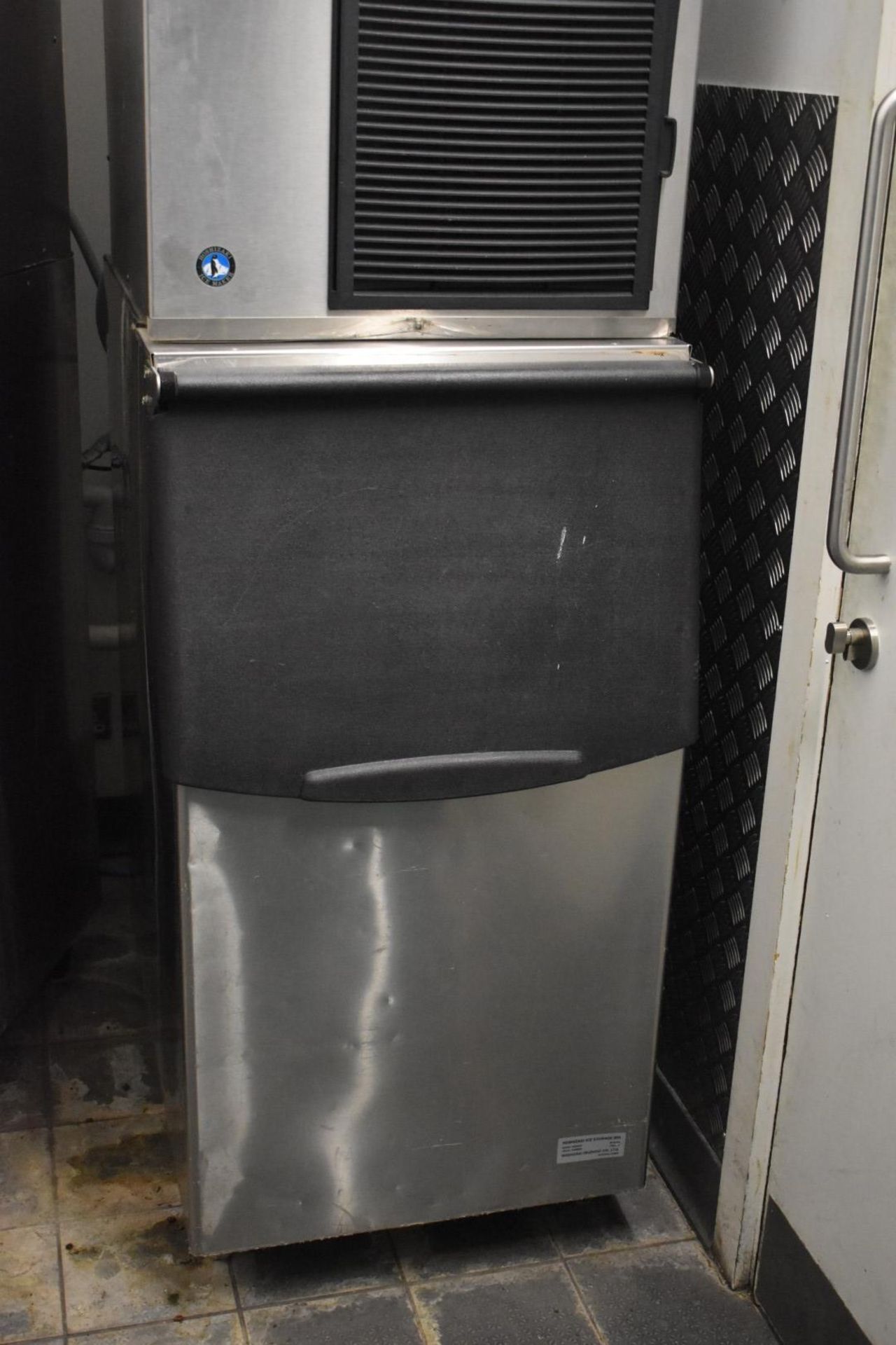 1 x Hoshizaki FM-170AKE-N-SB Upright Ice Machine With B-301SA Storage Bin - 240v - RRP £3,200 - Ref: - Image 2 of 7