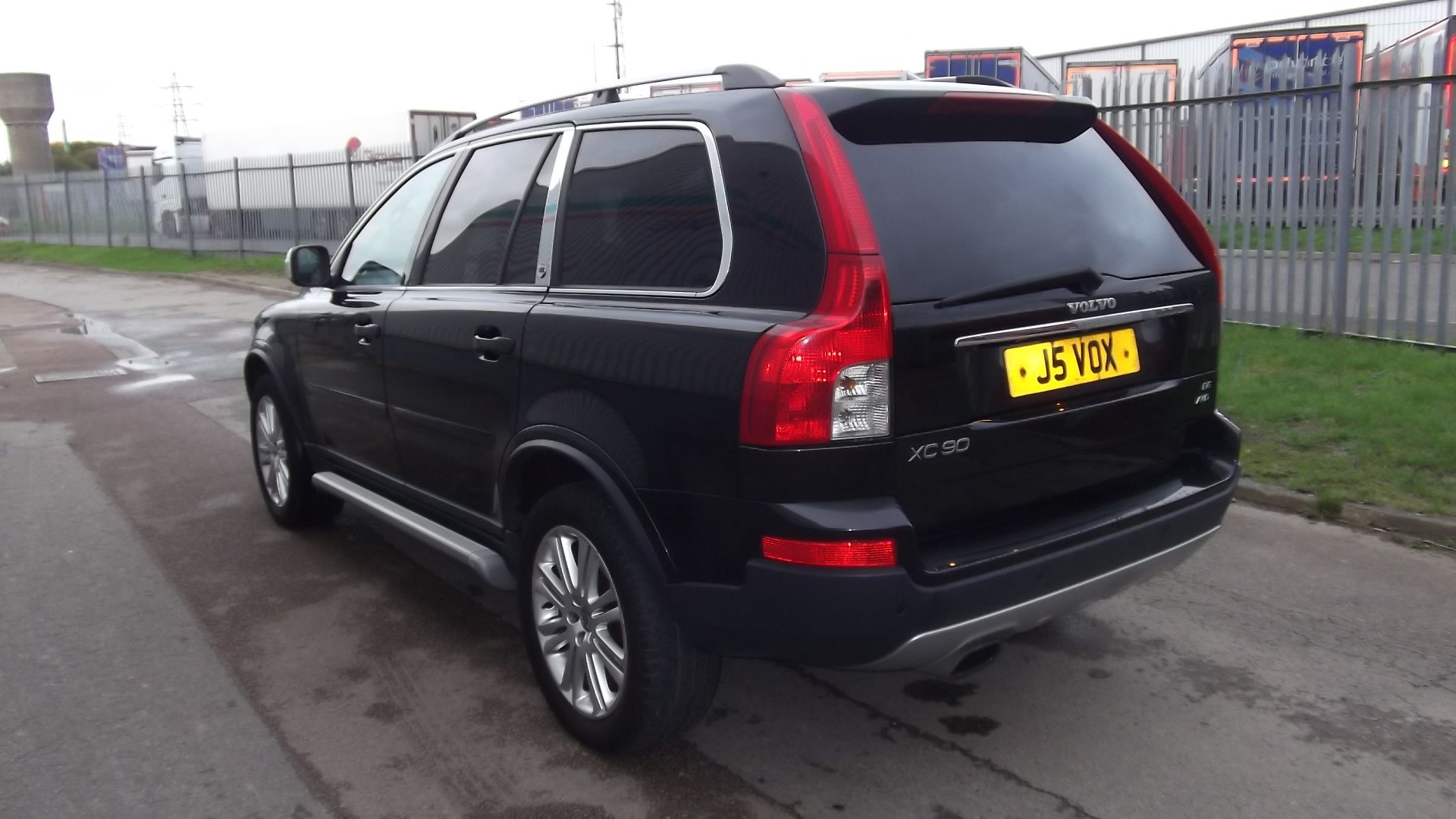 2006 Volvo XC90 2.4 D5 Executive 5 Door 4x4 - CL505 - NO VAT ON THE HAMMER - Image 9 of 14