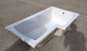 1 x P Shape Bath - 1500x850mm - Ref: MT791 - CL011 - Location: Altrincham WA14Bath is sold a